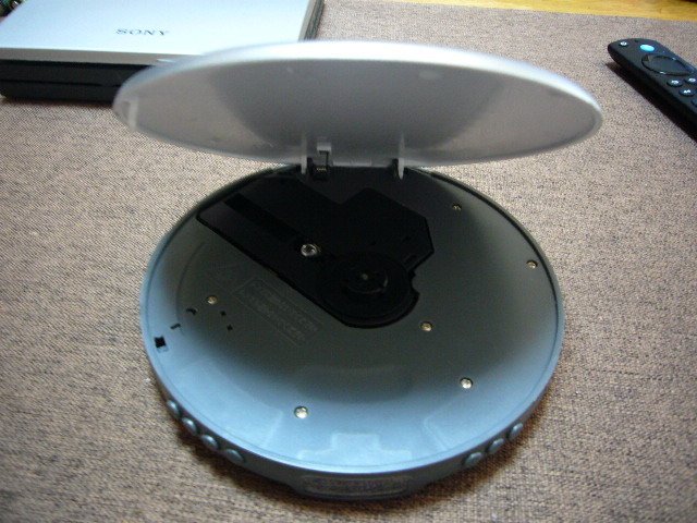 SONY ICF-CD2000を修理していたら別の意味で困った（1）｜onzdime
