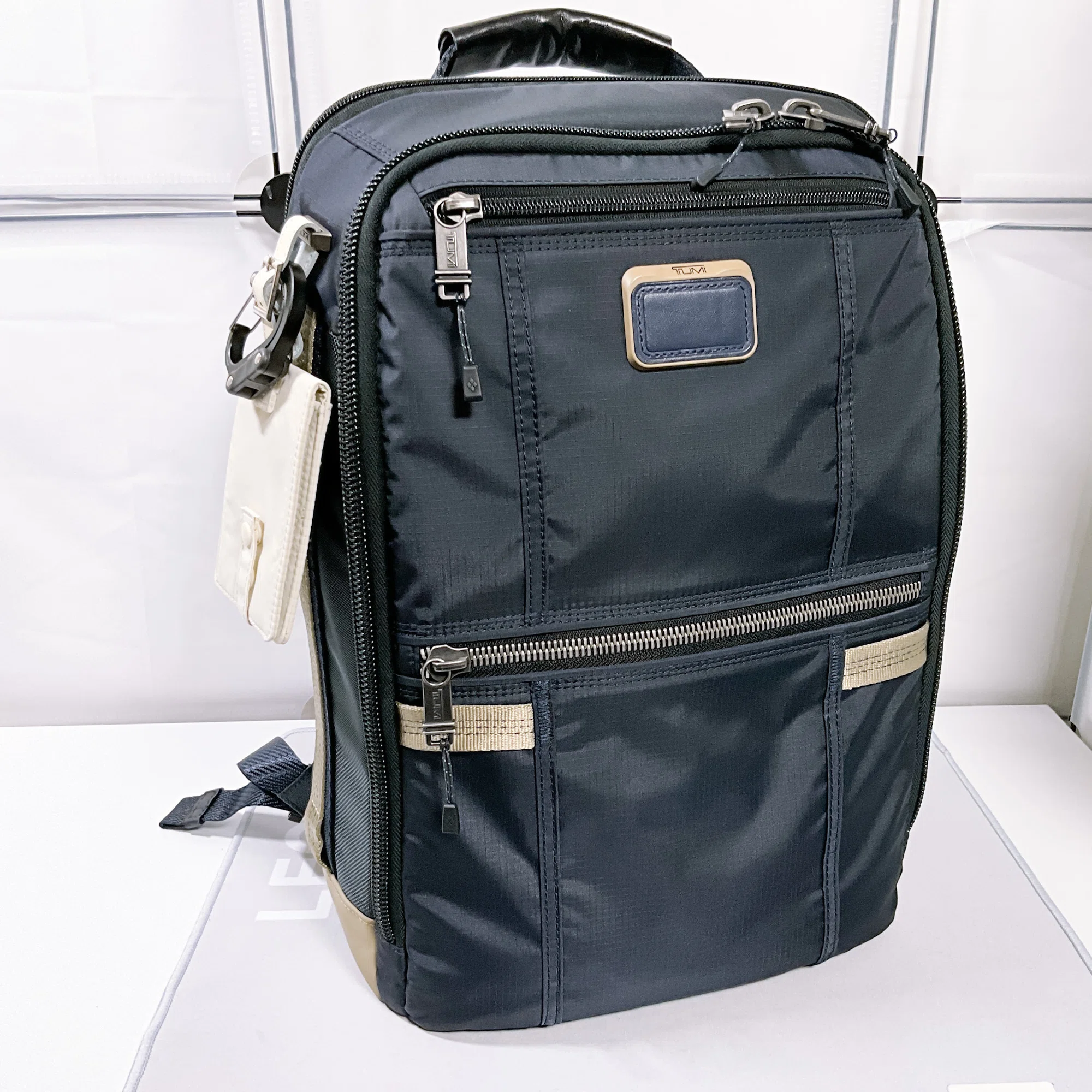 TUMI】「ダイナミック」バックパックに芯材を入れて、型崩れの防止を 