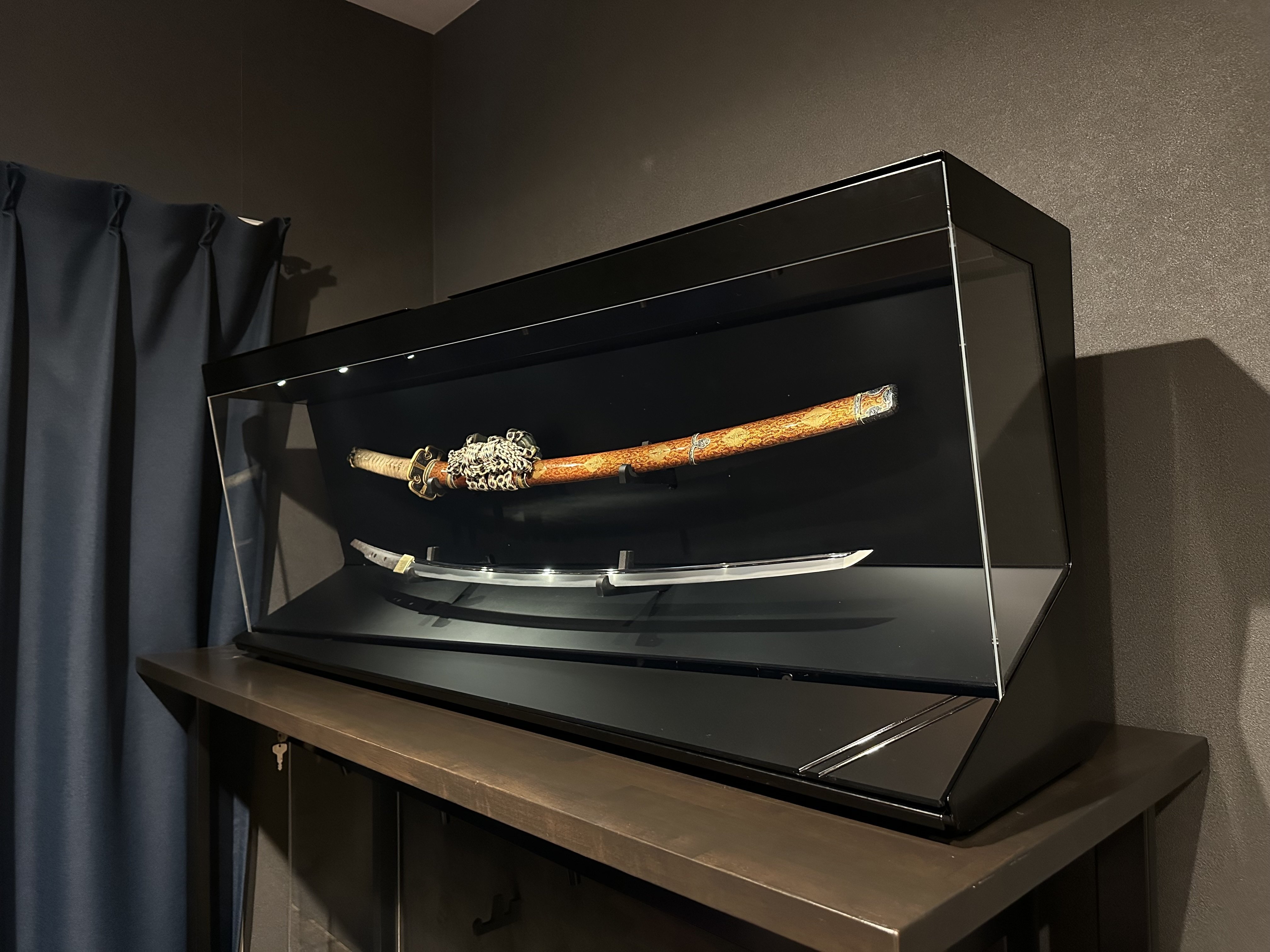 刀展示ケースEDGE㉑ 3次試作で外装に歪みが…！｜刀箱師の日本刀ブログ