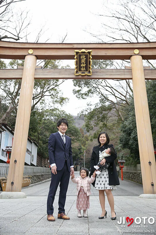 お宮参りの出張撮影に枚岡神社へ｜ハヤシフォトワークス｜Hayashi
