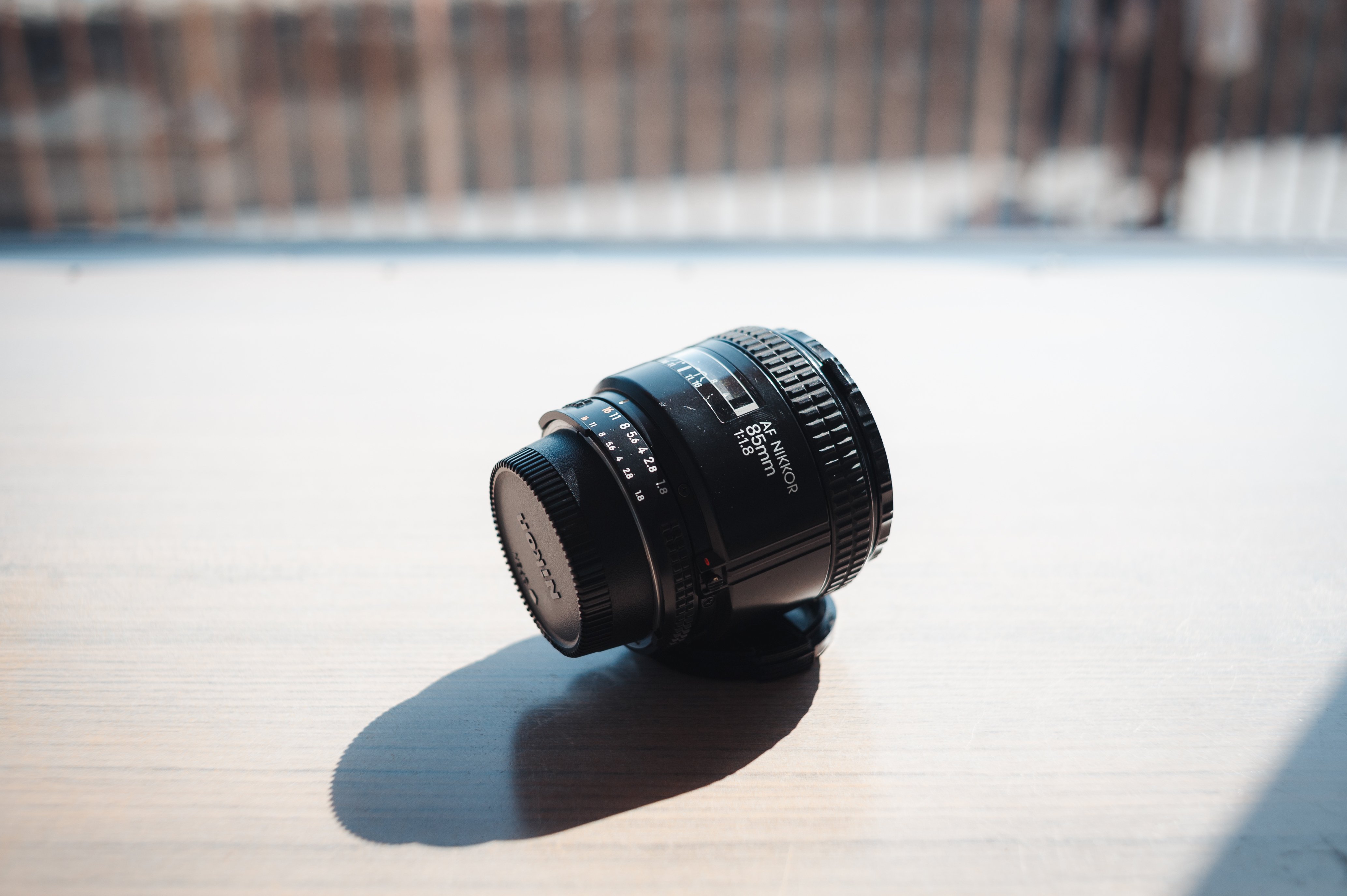Ai AF Nikkor 85mm F1.8S｜硝子窓
