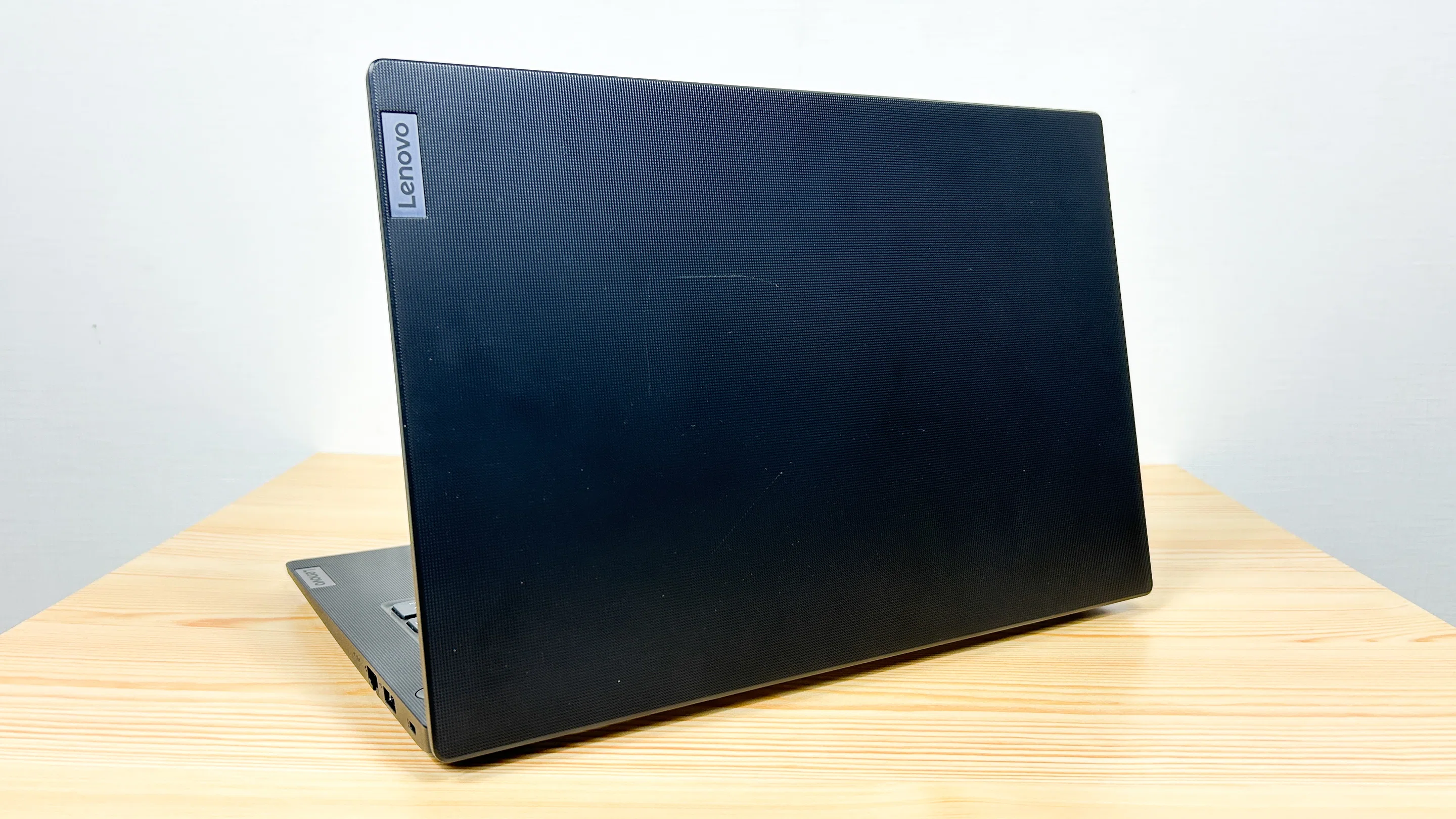 低価格ビジネスPCのLenovo V14 Gen 4 AMDをレビューしたから本音を 