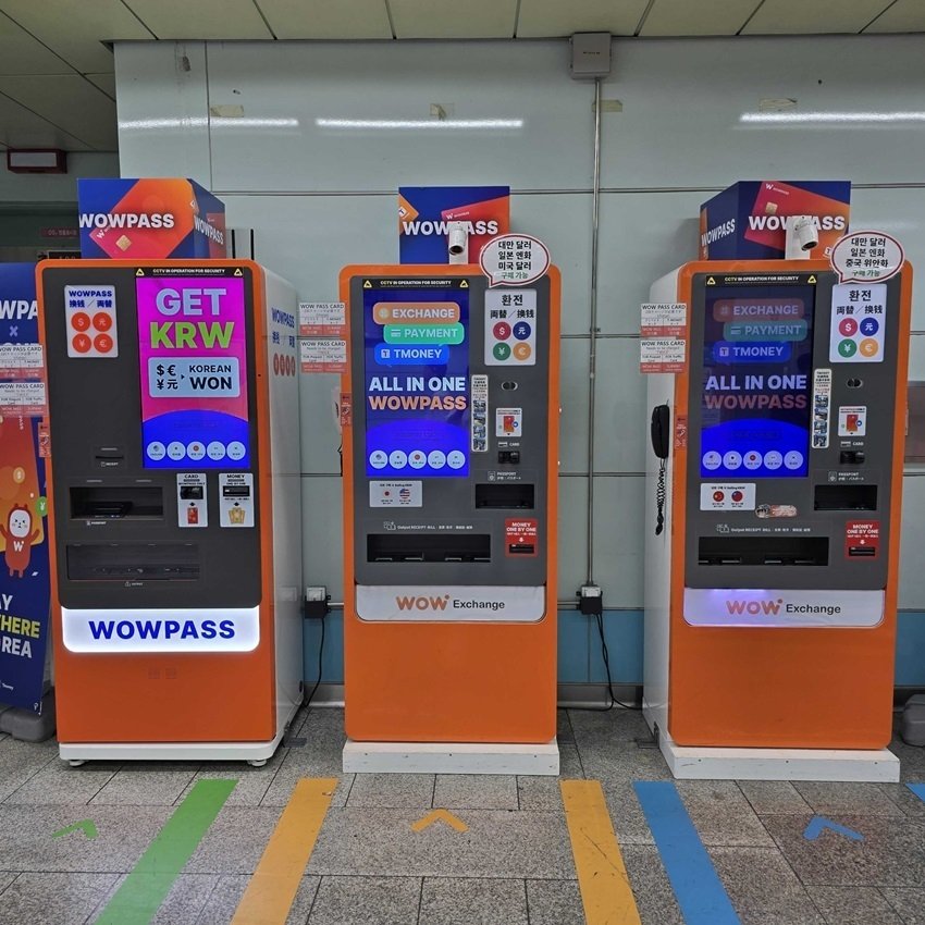 空港や街中で見かける「WOWPASS機械」って何？できること＆種類まとめ
