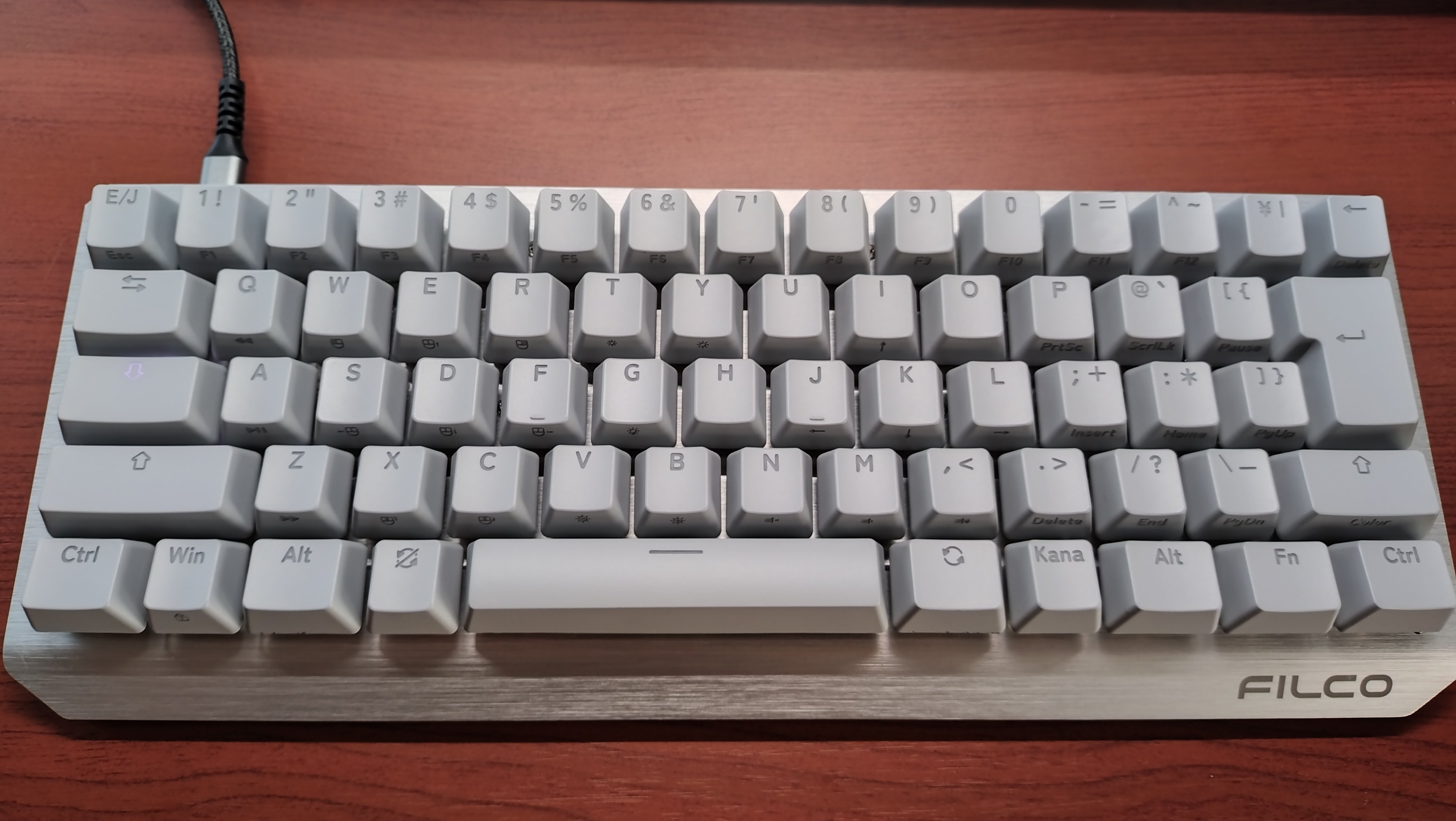 【使用少・最新モデル】FILCO Majestouch Luce60（静音赤軸） Amazon.co.jp: Majestouch LUCE60 日本語配列 CHERRY MX2A RGB赤