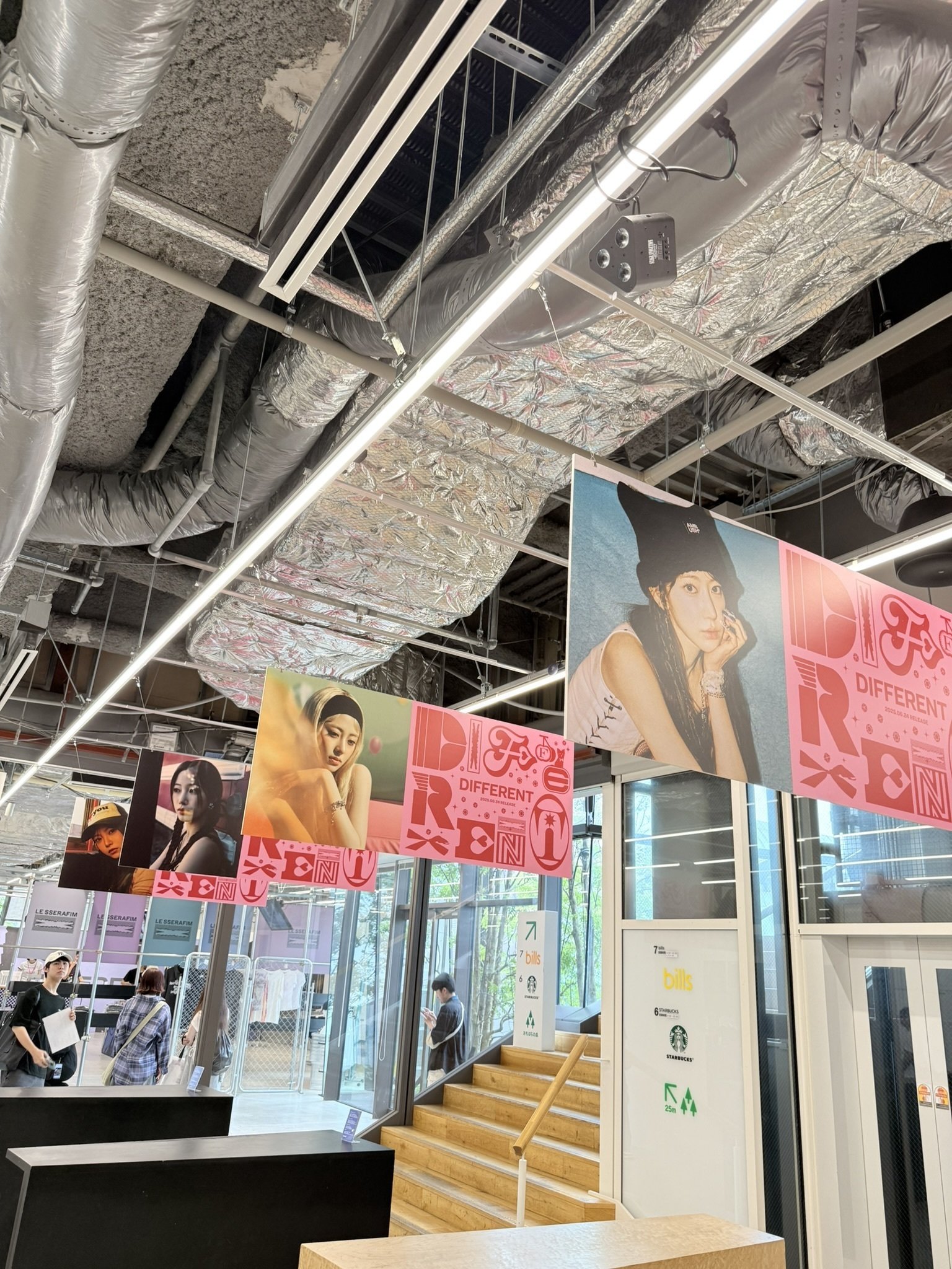 LE SSERAFIM DIFFERINT POP UP STORE AT OMOKADOーー推し活旅#02｜うぃ