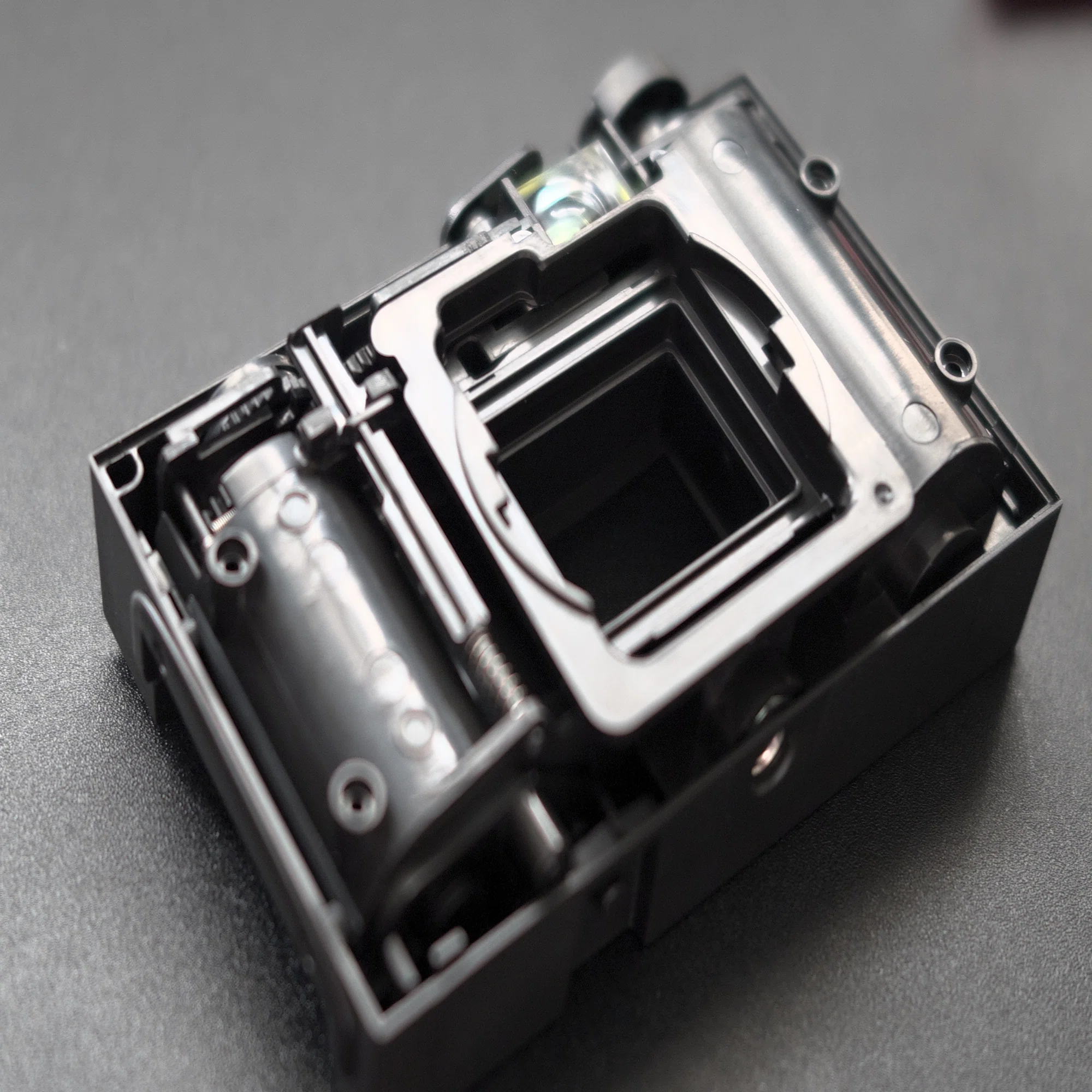 レビュー】プラモデルのカメラ「THE LAST CAMERA」（組立編）｜プラナリア