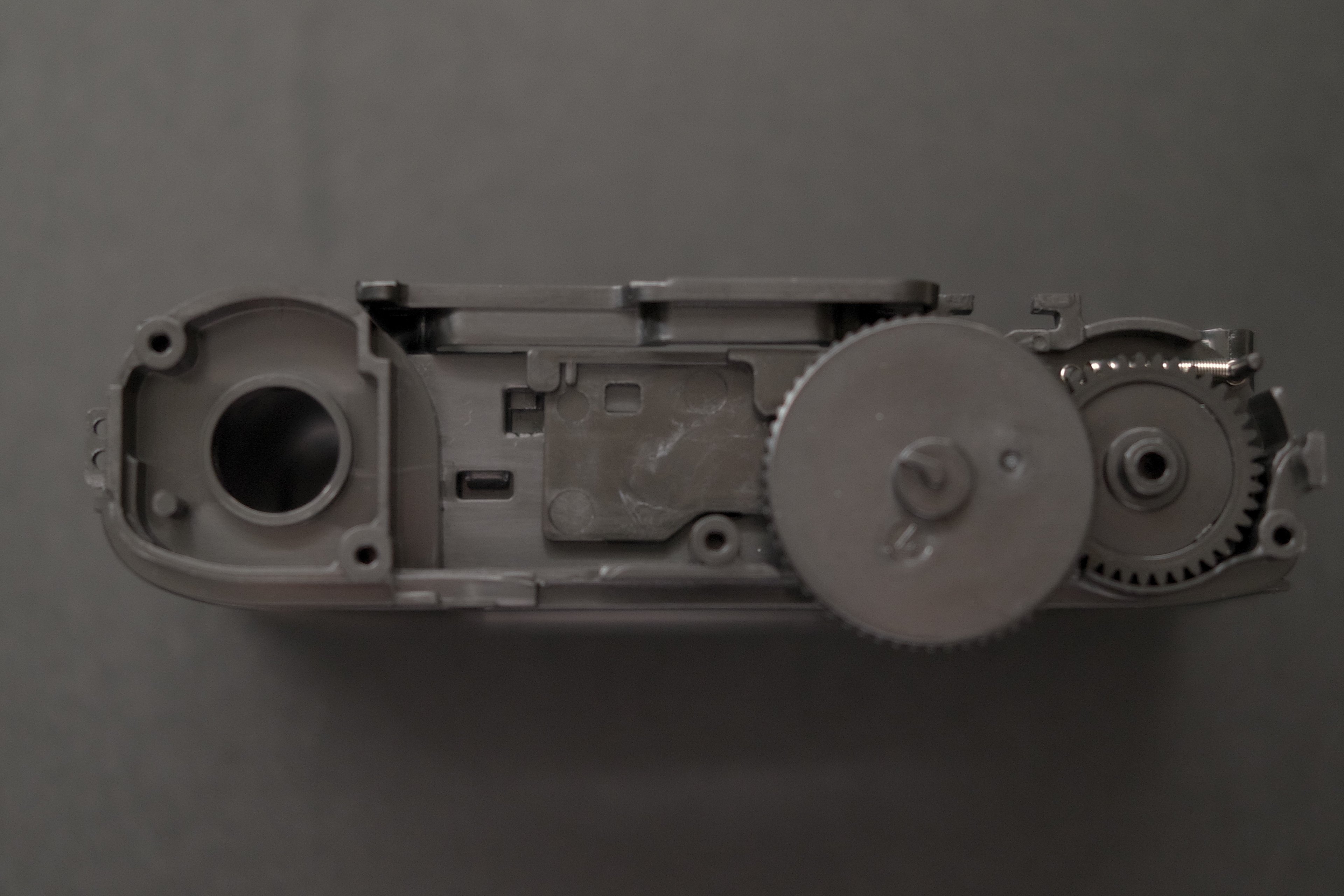 レビュー】プラモデルのカメラ「THE LAST CAMERA」（組立編）｜プラナリア