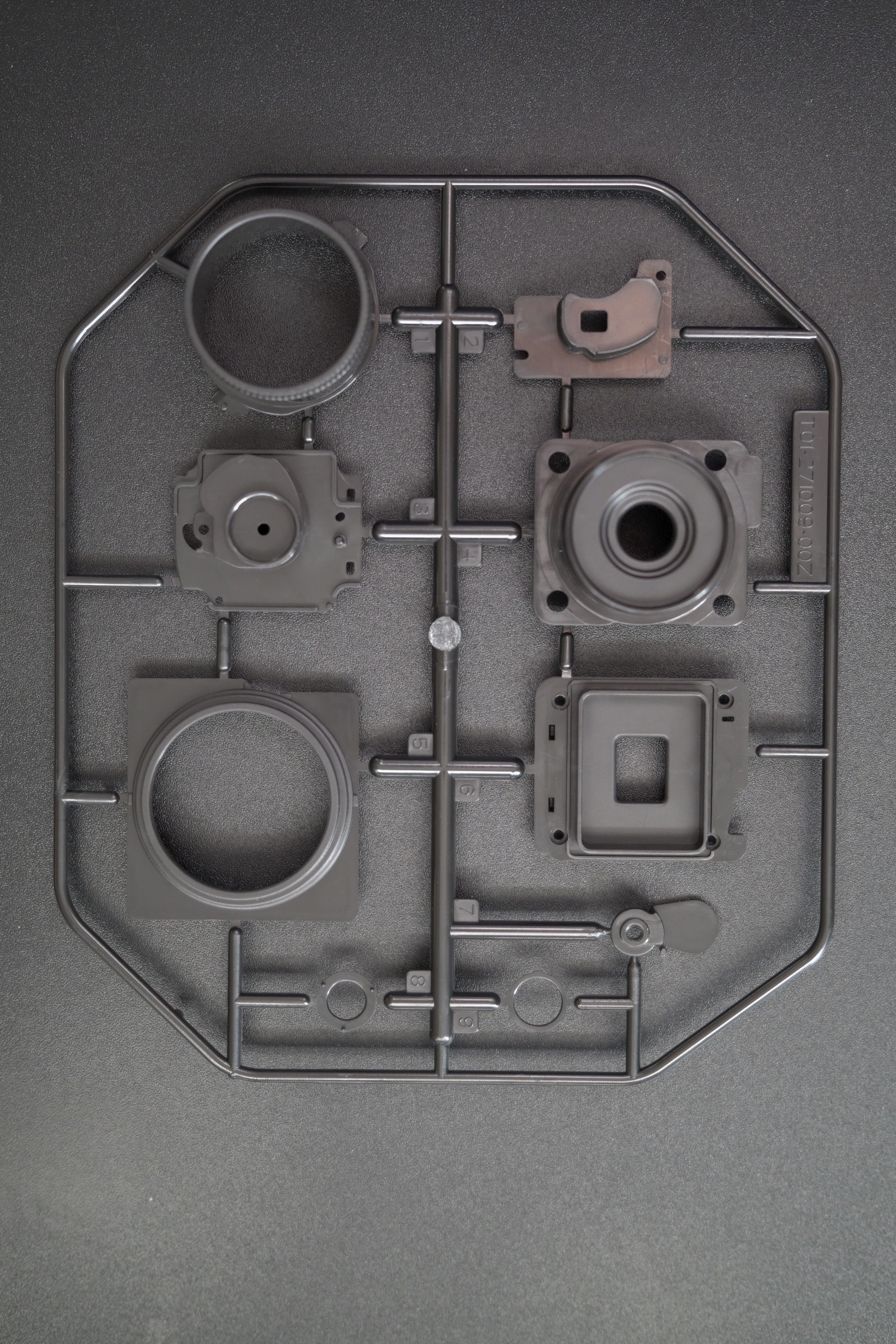 レビュー】プラモデルのカメラ「THE LAST CAMERA」（組立編）｜プラナリア
