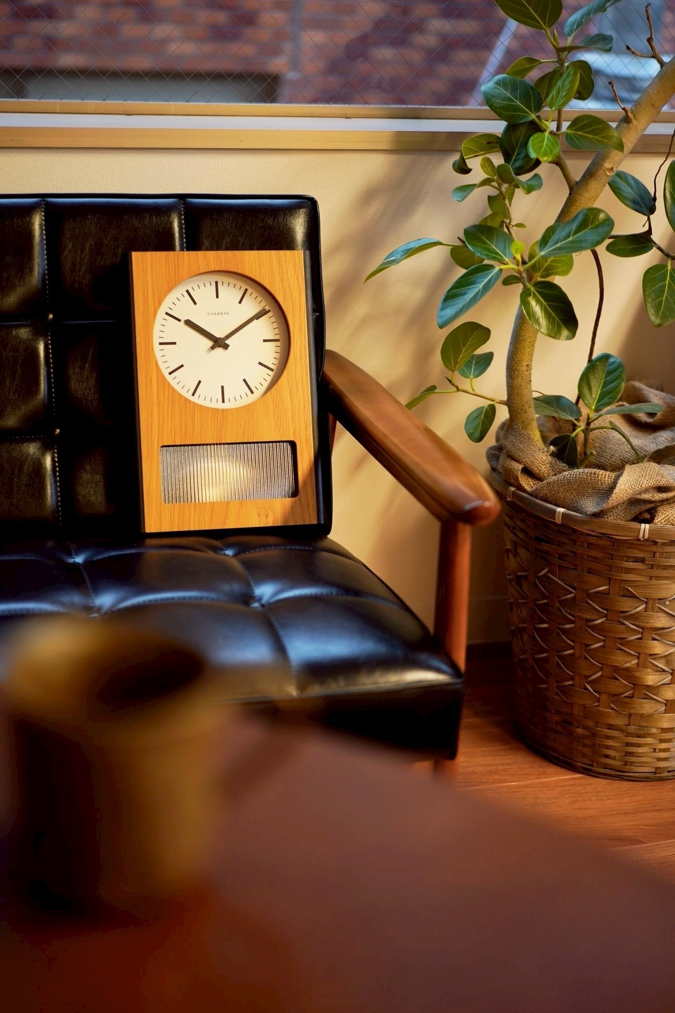 スマホで時間がわかる時代に、「掛け時計」を選ぶ理由｜INTERZERO