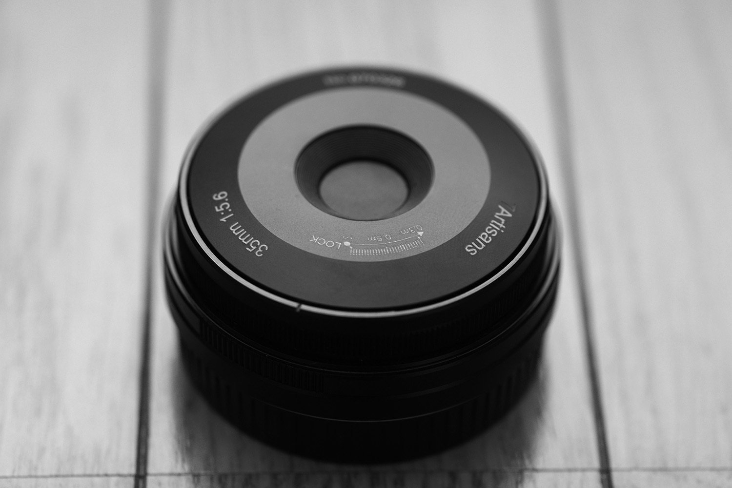 七工匠 7Artisans 35mm f/5.6【Sony】 七工匠「7Artisans 35mm F5.6」逆光に弱いが驚くほど良好な中央