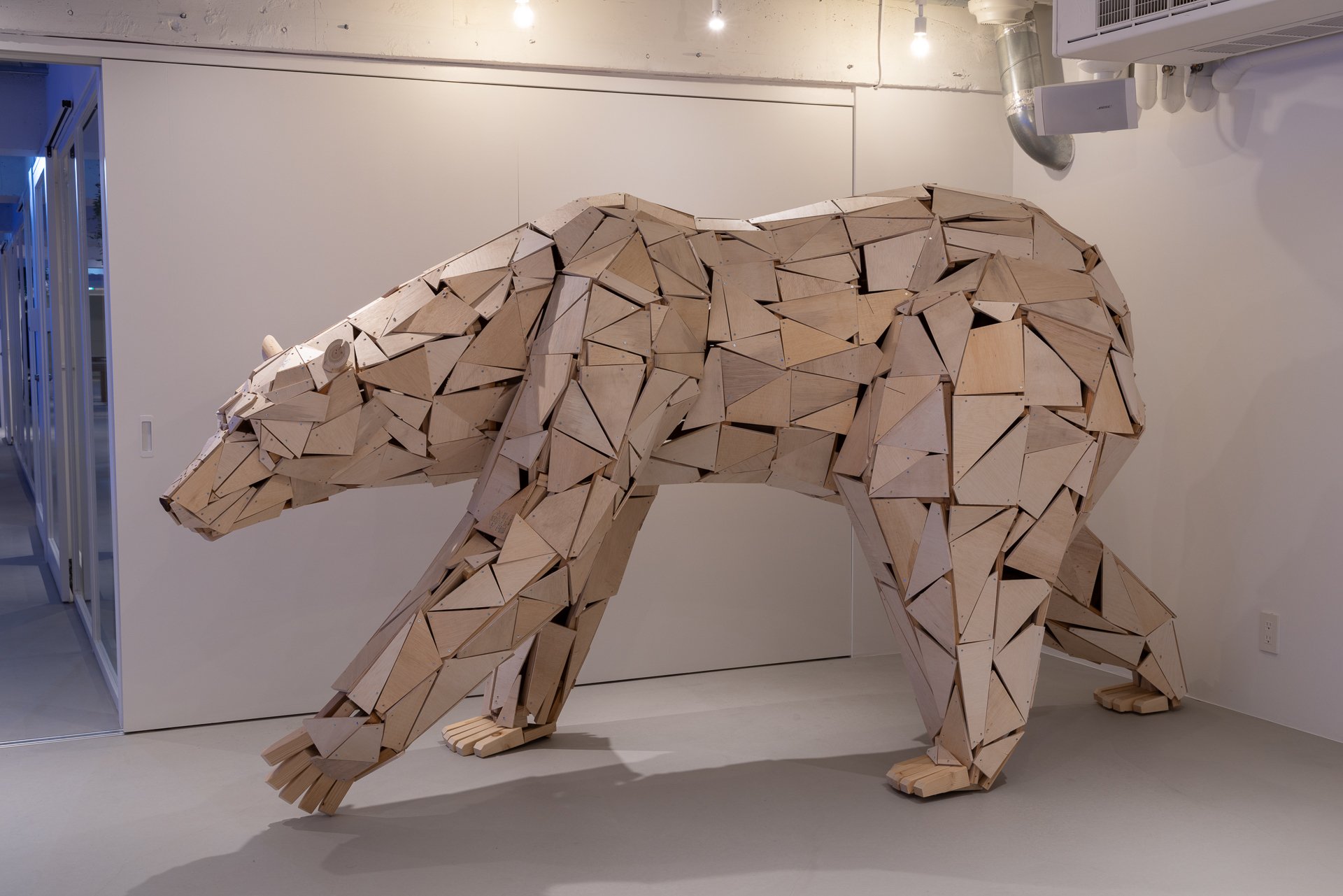 廃材再生師・加治聖哉さんによる、ECDの廃材彫刻。｜ECD｜地球中心