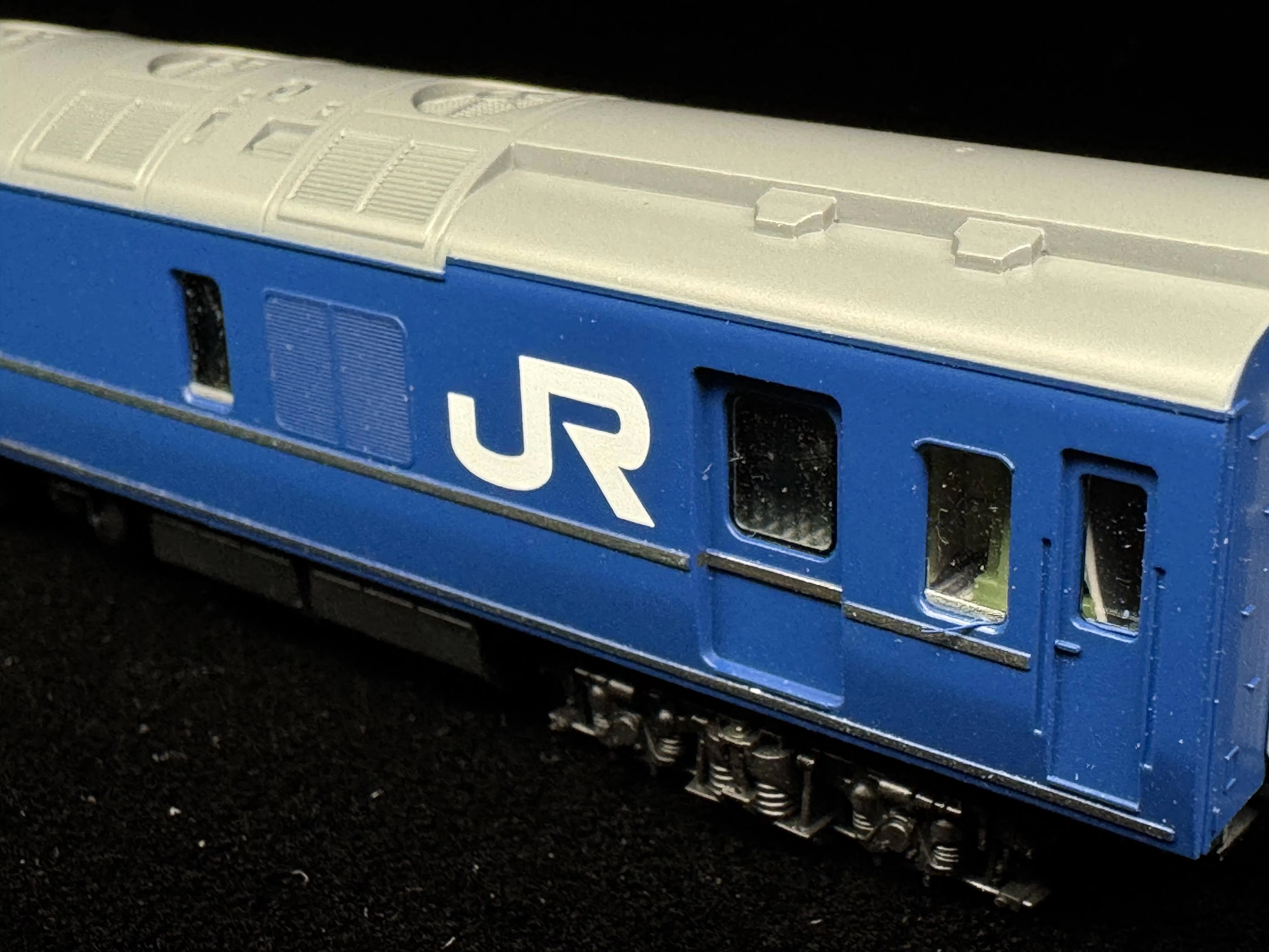 3050C 電源車「カニ24-0」カーテンパーツ取付説明書｜こもももももも