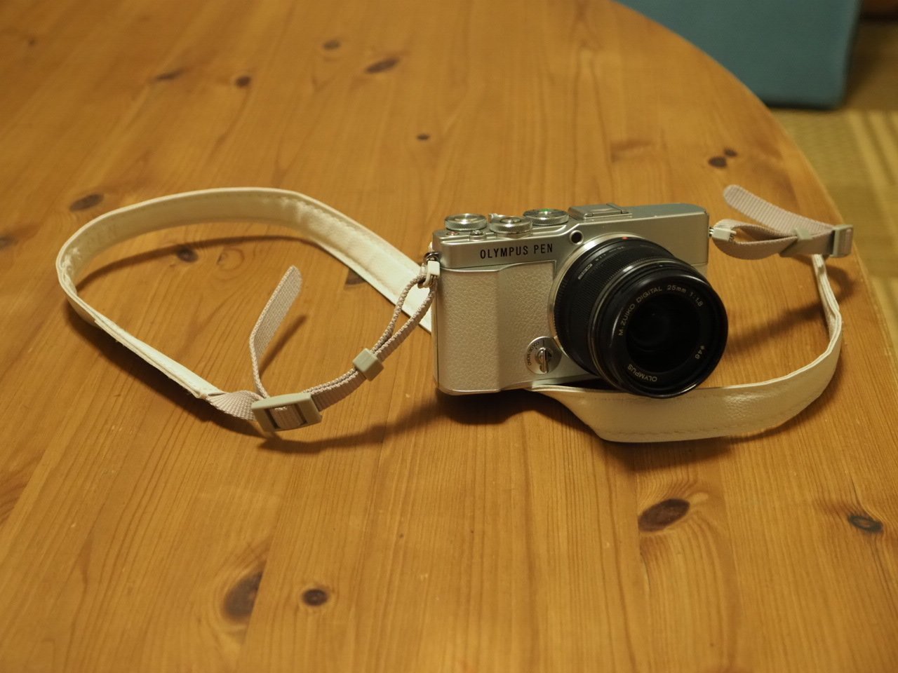 現金のみ】 OLYMPUS PEN E-P7 14-42mm EZ レンズキット WHT + メモリー