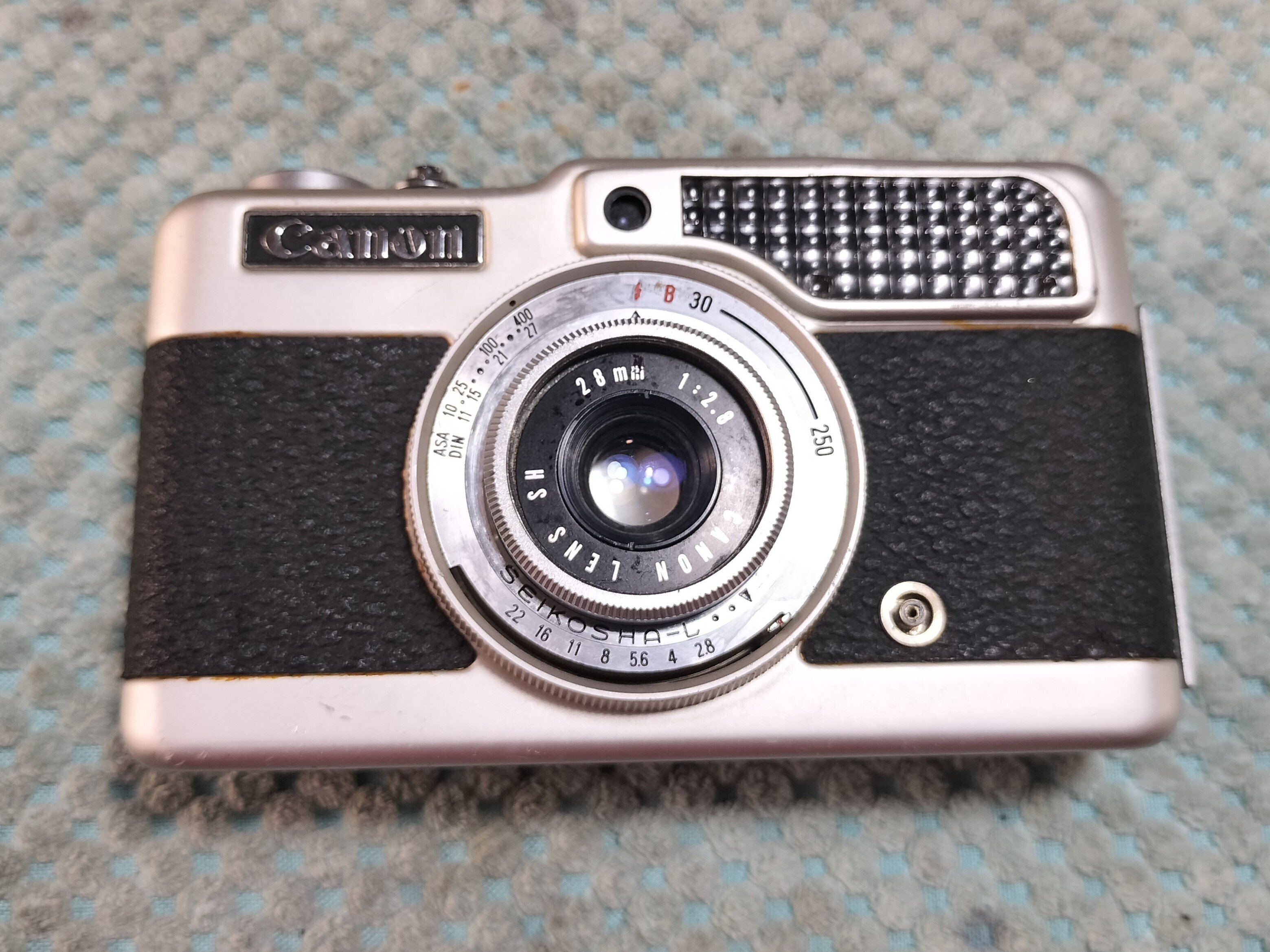 フィルムカメラ【整備、完動品】キャノン　デミ フィルムカメラ修理、とんでもない方法で直してしまう。【Canon