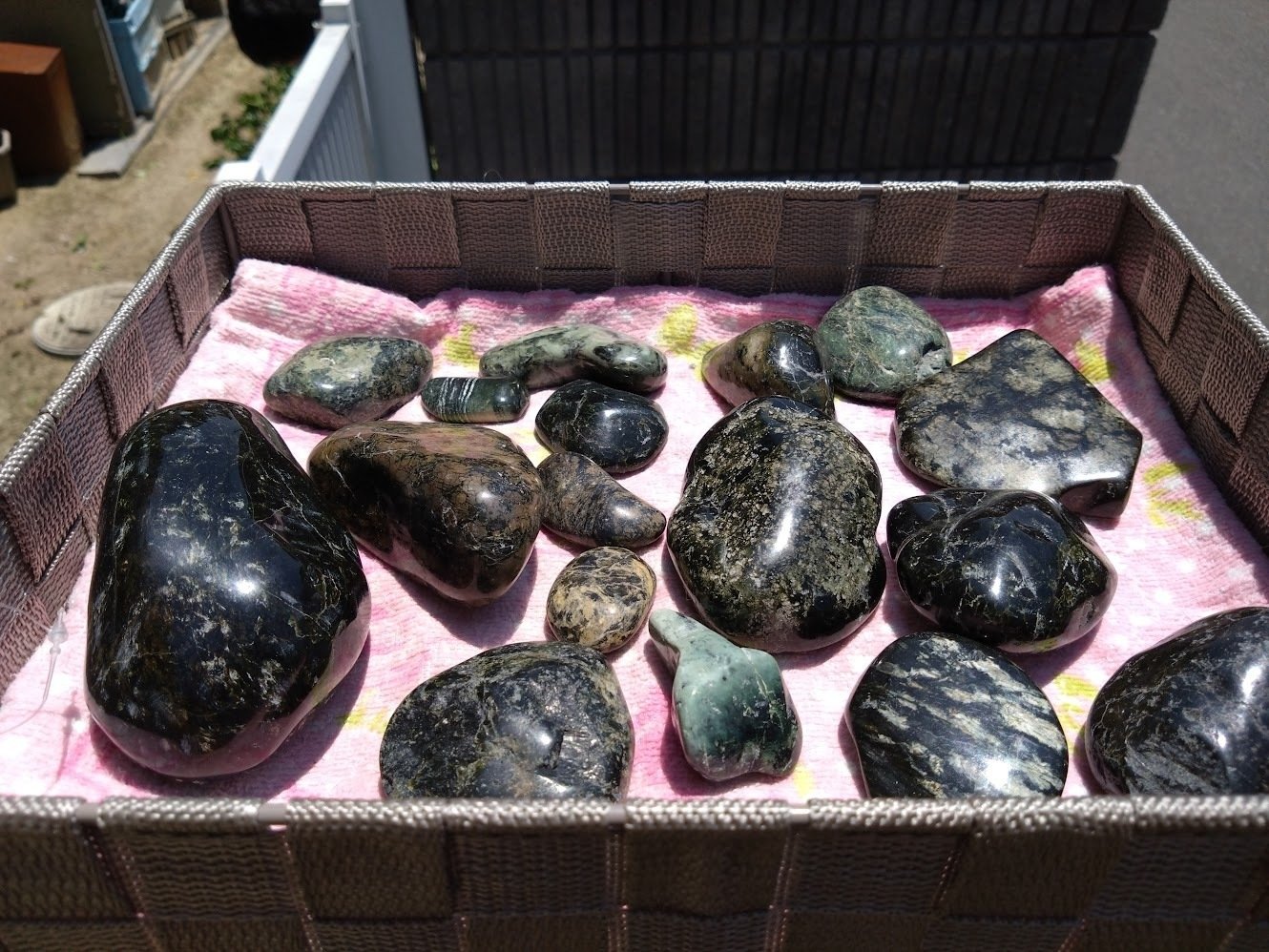 鑑賞石 津軽錦石 原石 磨き 303g｜天然石 原石 通販のキラリ石