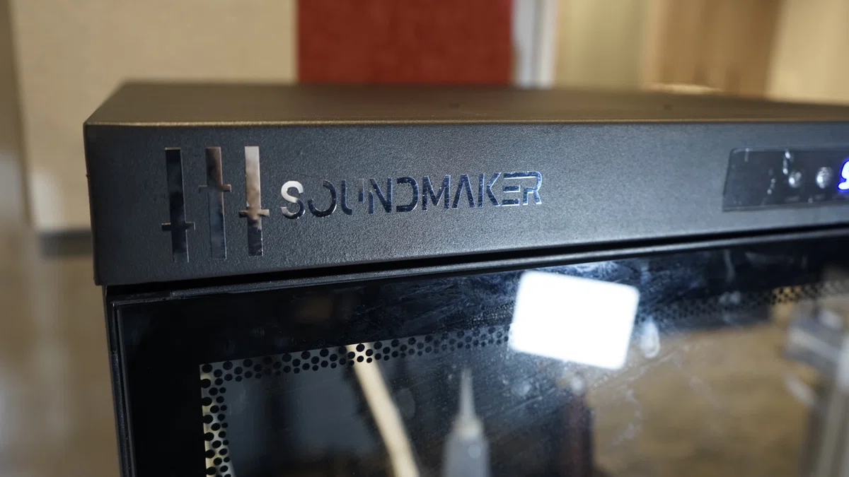 Soundmaker 【先に欠点】もう湿度を気にしなくていい!SoundMaker MMF-2 ギター保管庫レビュー|Hotone Japan情報局