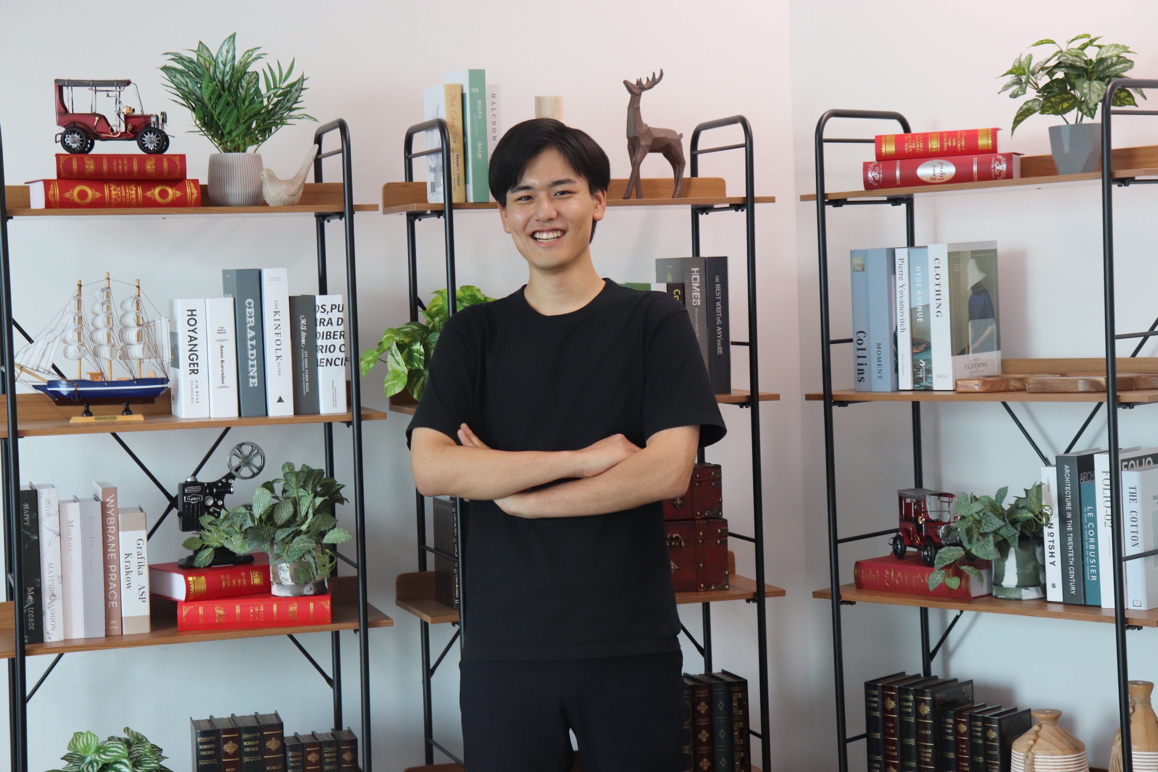 新入社員インタビュー】「厳しく、温かく、成長できる場所」——青木さん