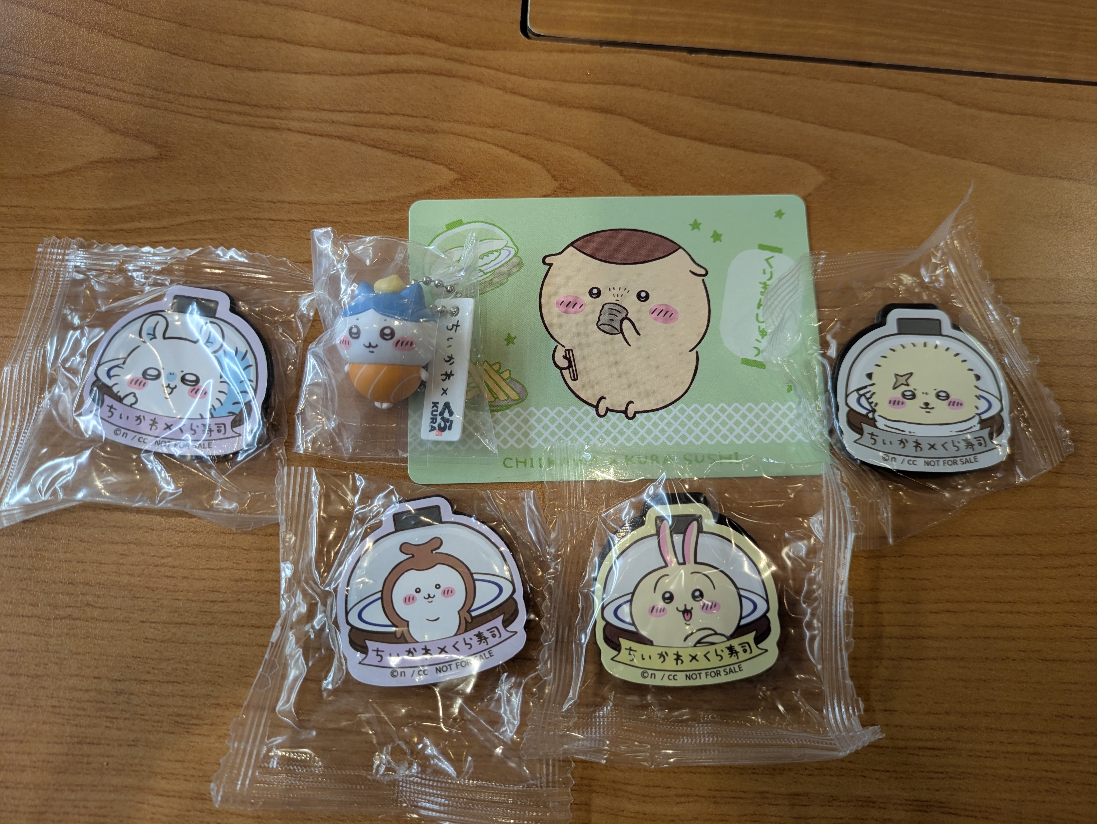 ちいかわ くら寿司 ビッくらポン！ 6個 うちわセット ちいかわ第2弾のくら寿司へ！ハッピーセットその後。びっくら