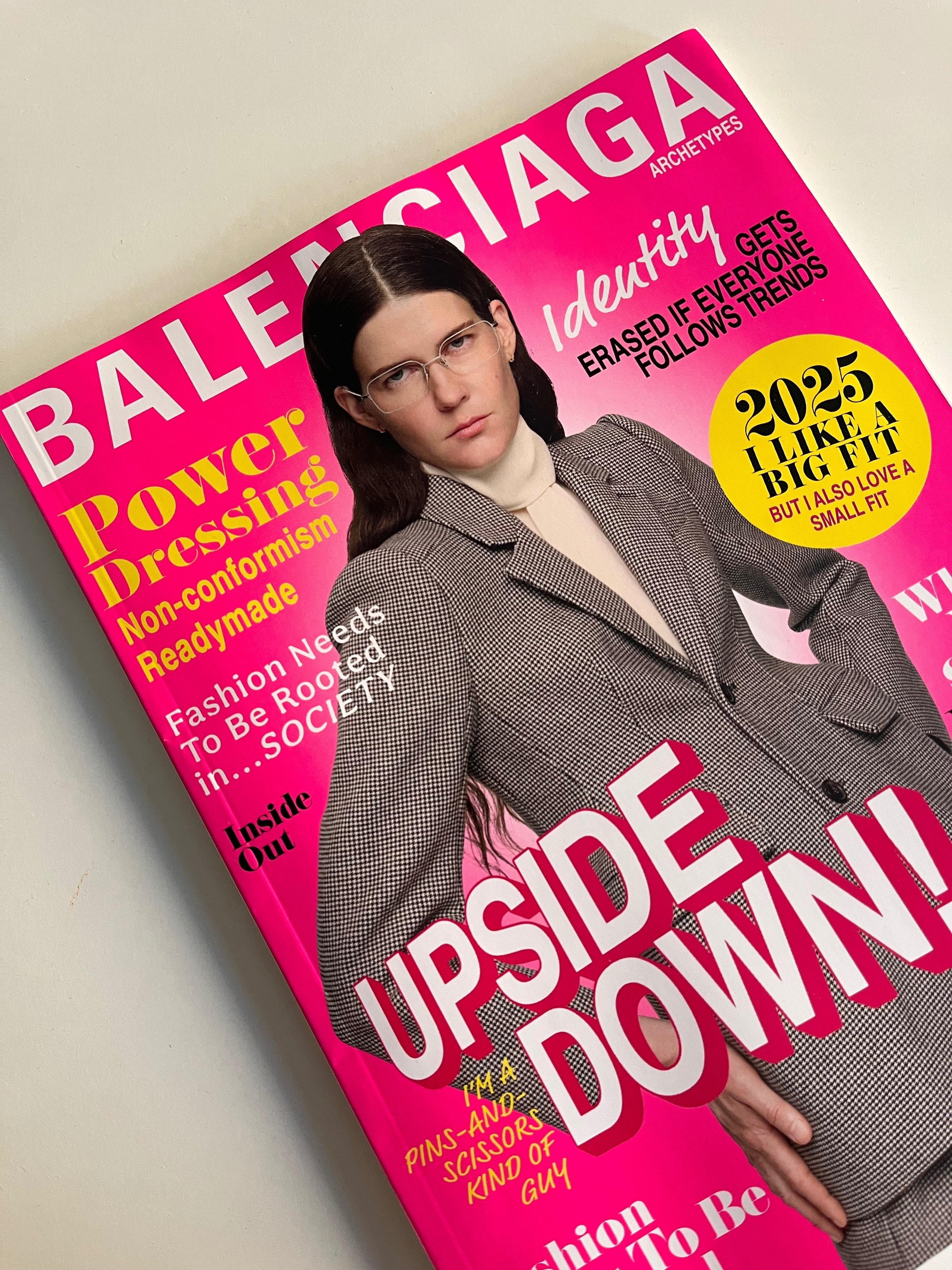 『バレンシアガ by デムナ』展 カタログ BALENCIAGA展@Paris フランス・パリ】 バレンシアガ by デムナ｜Jenny Walker