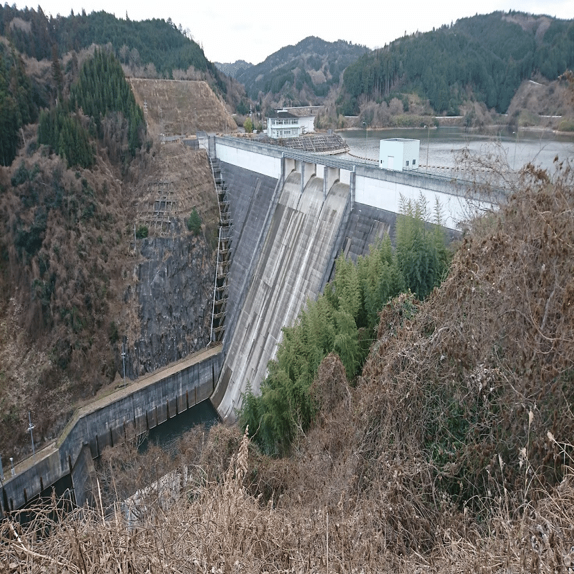 ダム 上津ダム（奈良県）｜一日一堰｜町田 奈桜