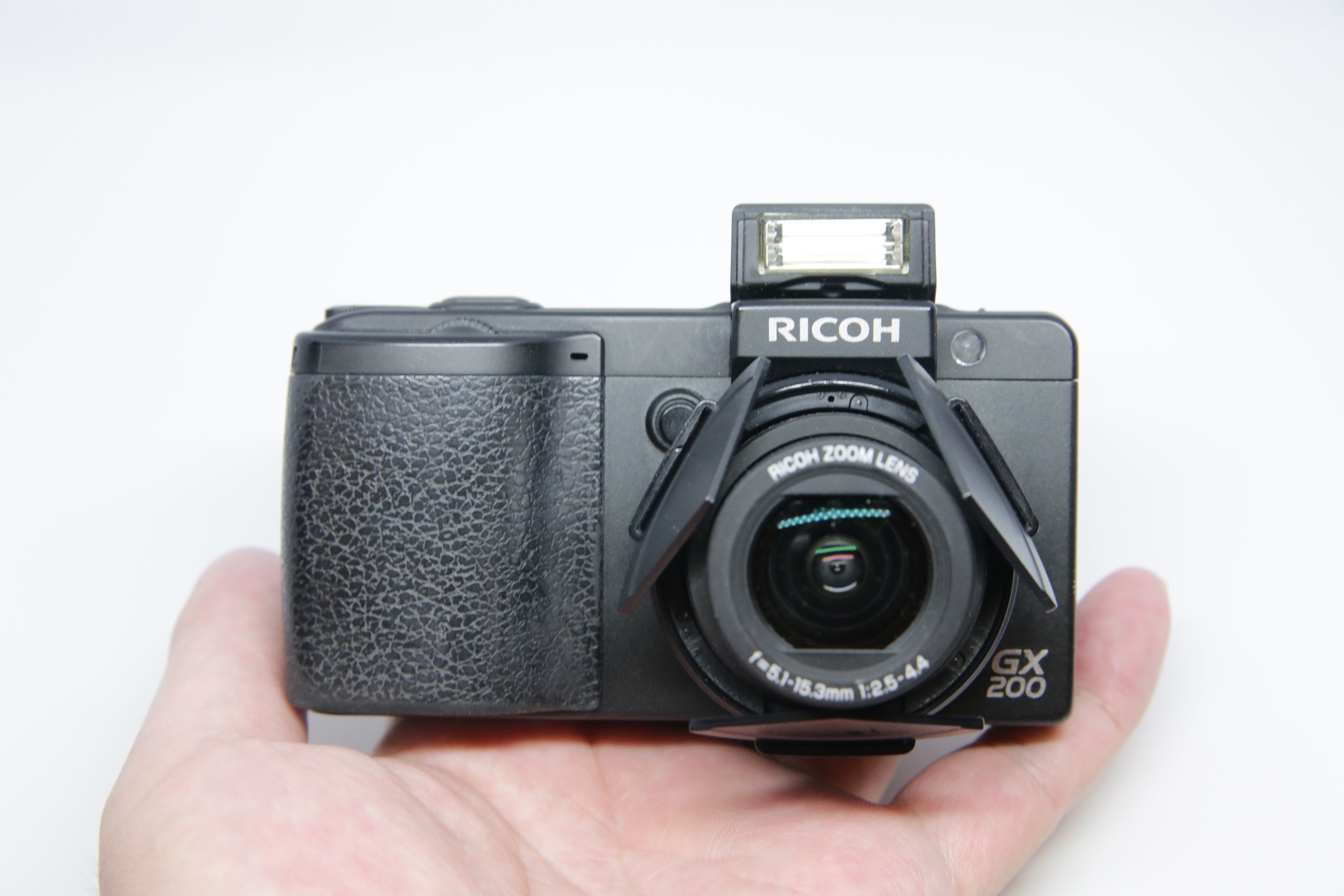 RICOH GX200 ハイエンドコンデジ レトロ カメラ コンデジ以上、一眼未満。Ricoh GX200｜unknown
