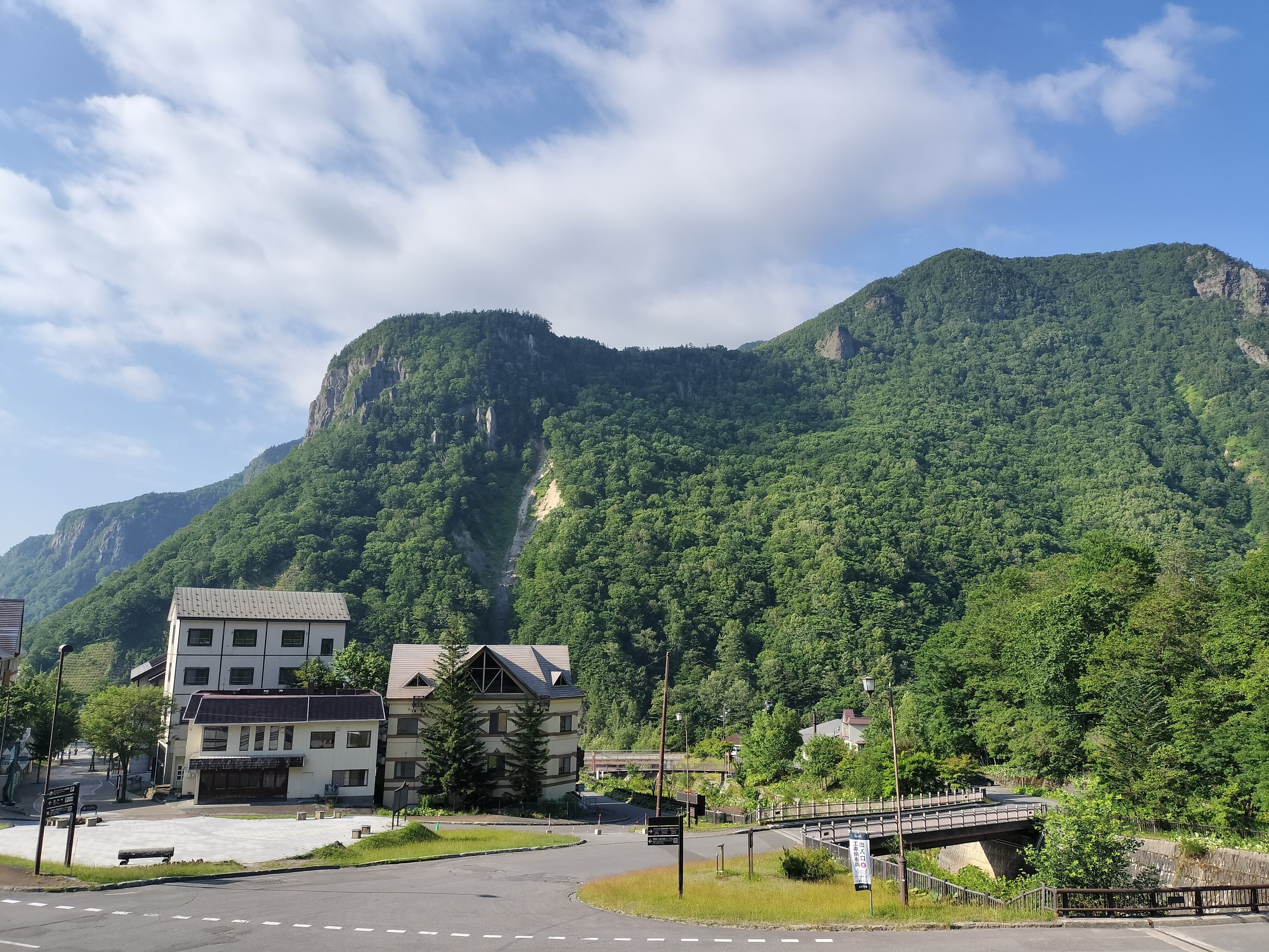 大雪山連峰 黒岳｜大雪山の麓から
