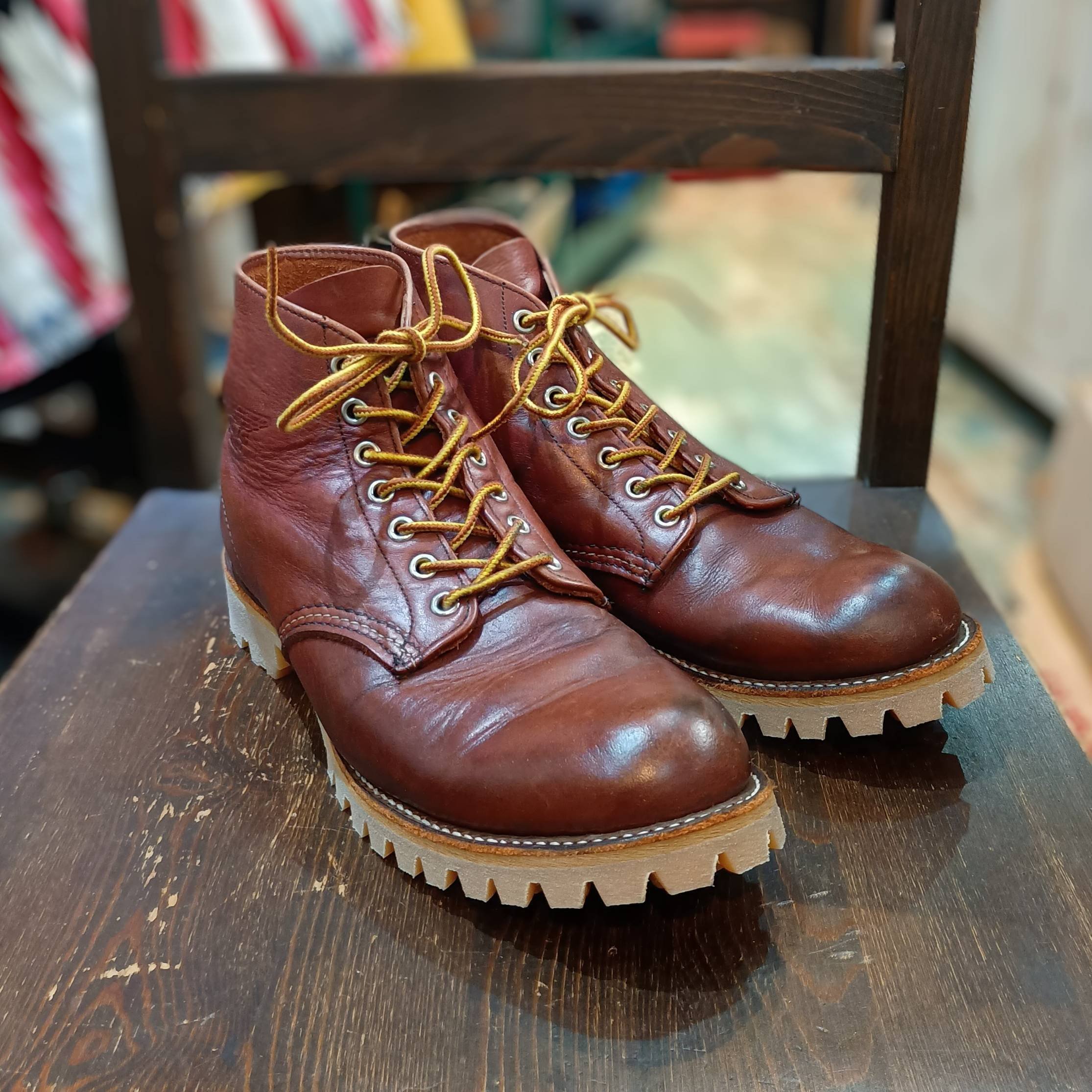 レッドリーチュエ　ヴェロニカ　別注カスタム　バングル　WBA購入 RED KONG WORKSのショベルヘッドの1974年式ハーレーチョッパー