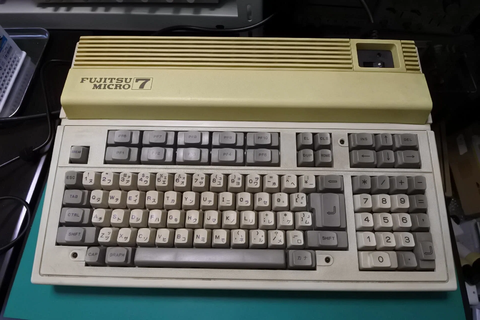 希少 富士通 マイクロ7 MB25010 パーソナルコンピューター 当時物 希少