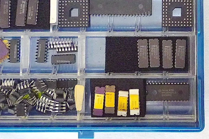 Intel 4004 (その1)｜Ryo Mukai