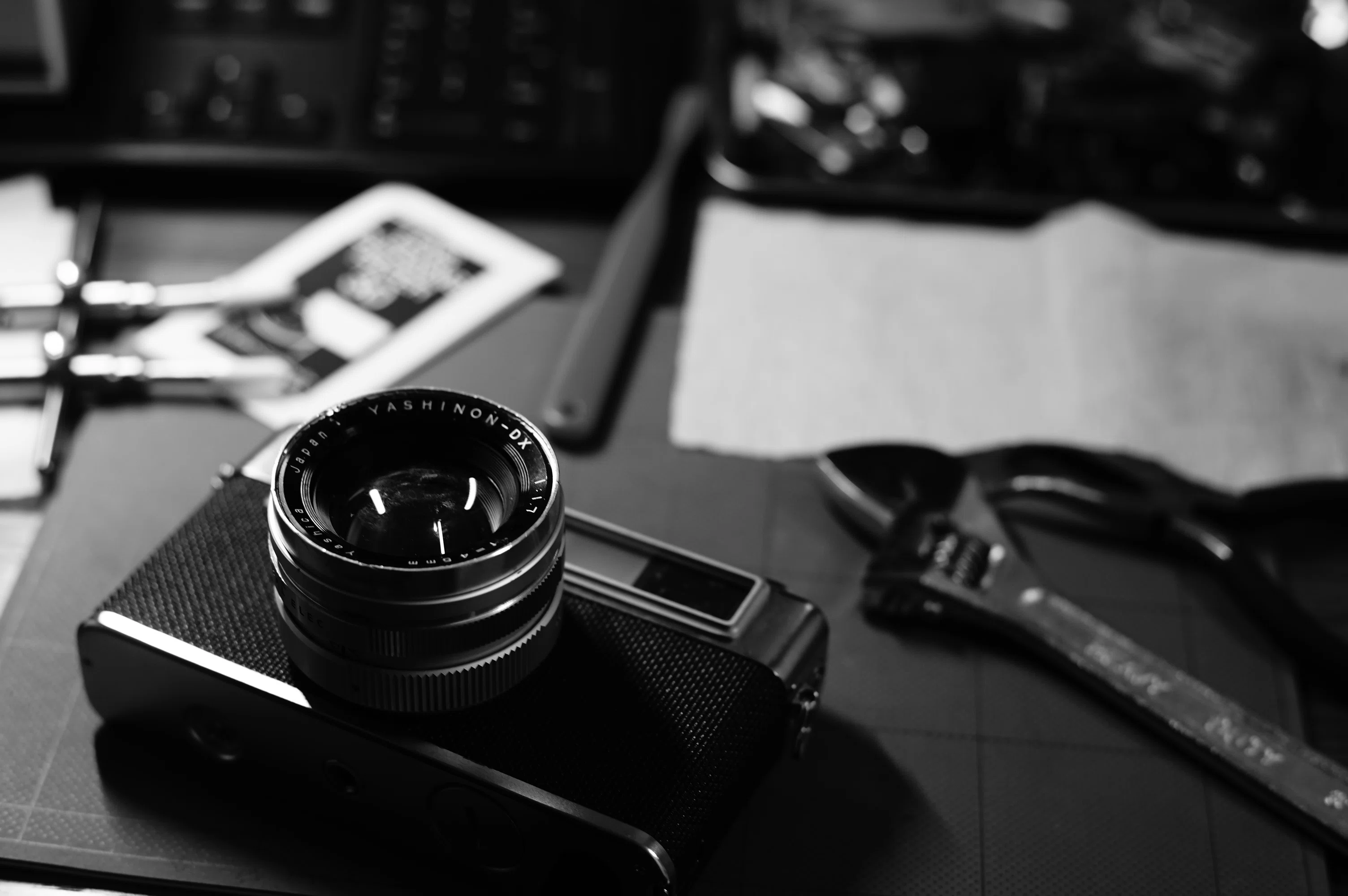 KONICA HEXANON AR 57mmでモノクロ撮影｜ponchan