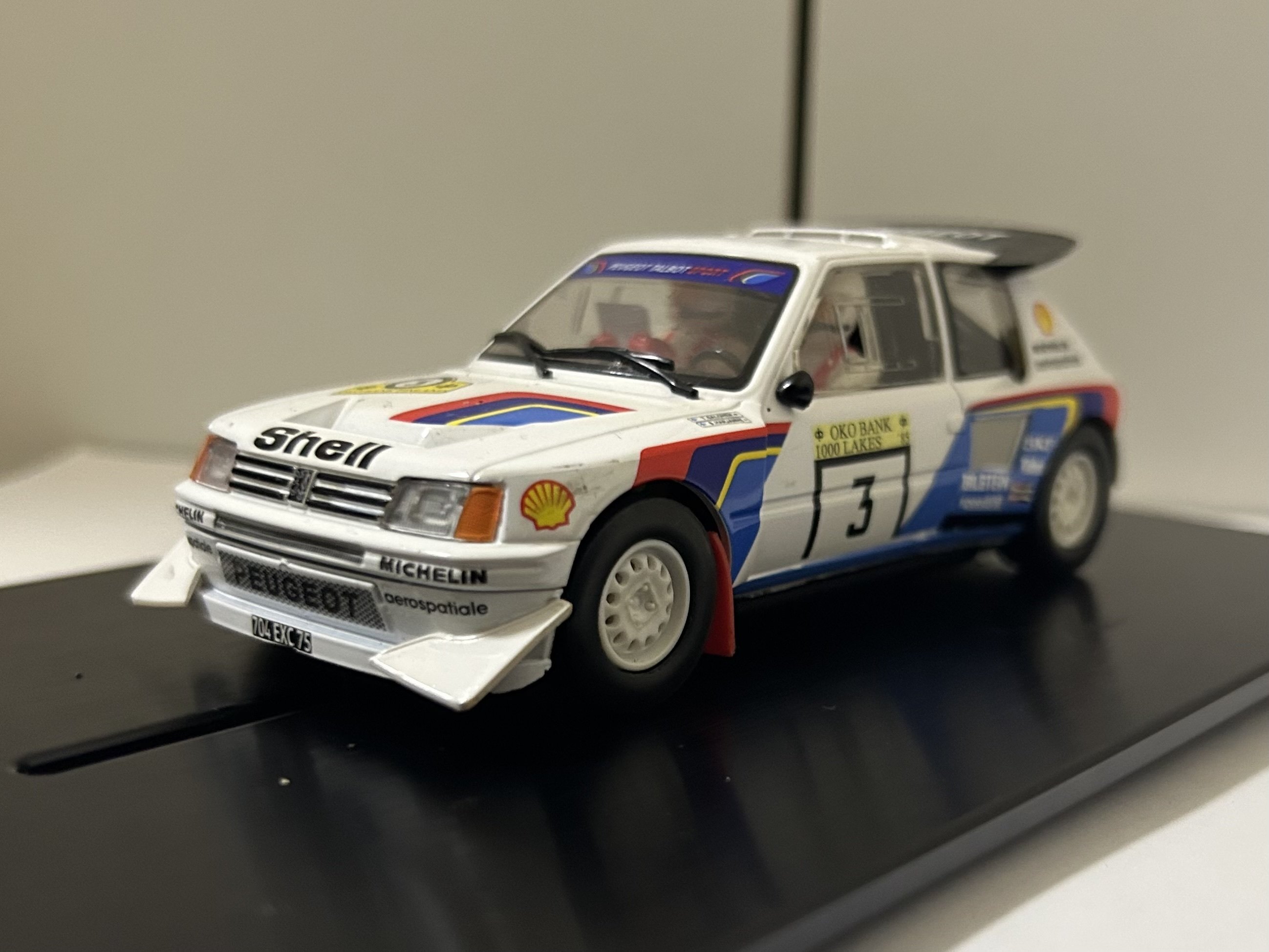 スロットカーレビュー] Scalextric Peugeot 205 T16 EvolutionⅡ