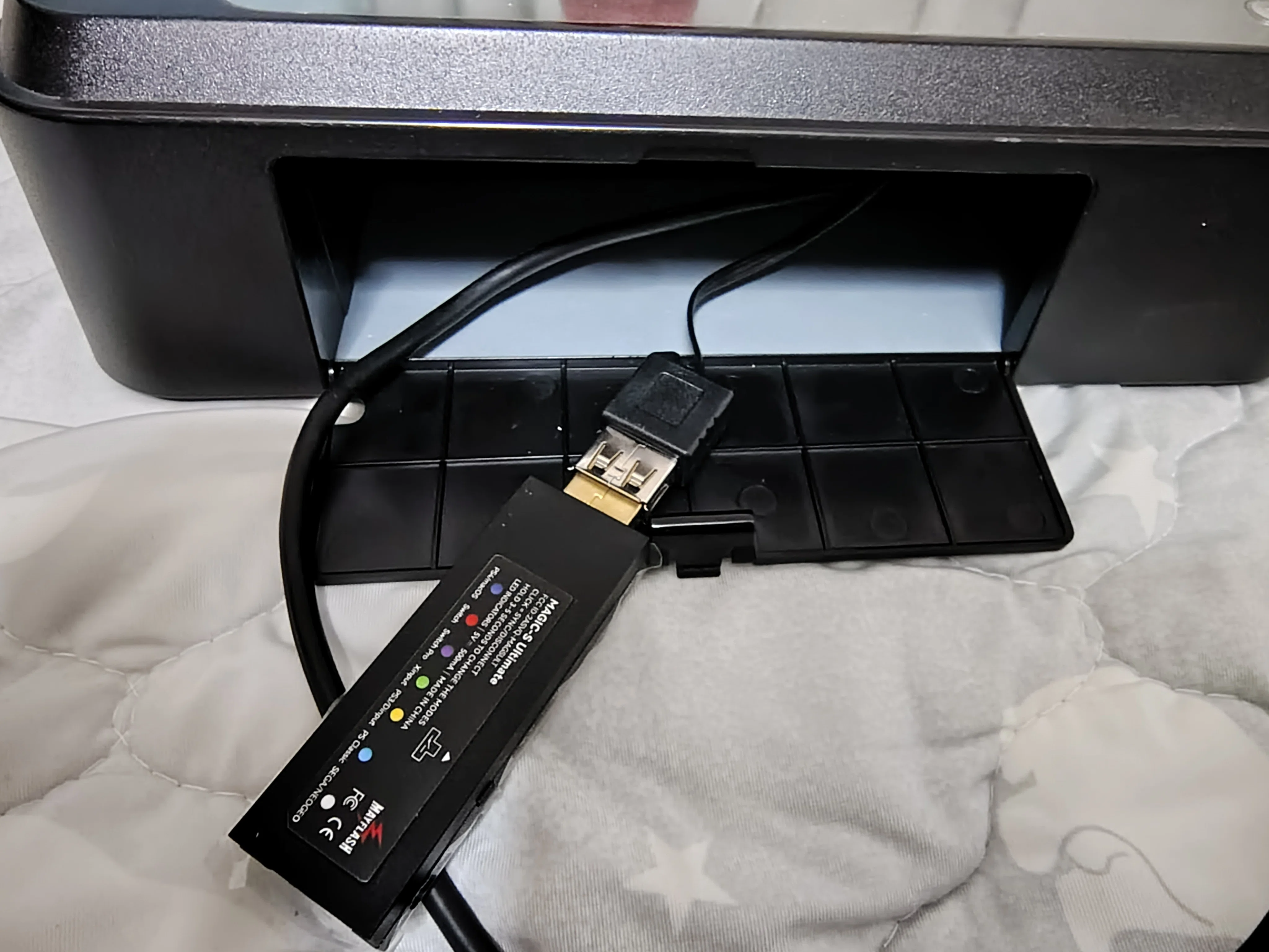 MayflashのジョイスティックF500初期版のUSBポートが前面にあるので