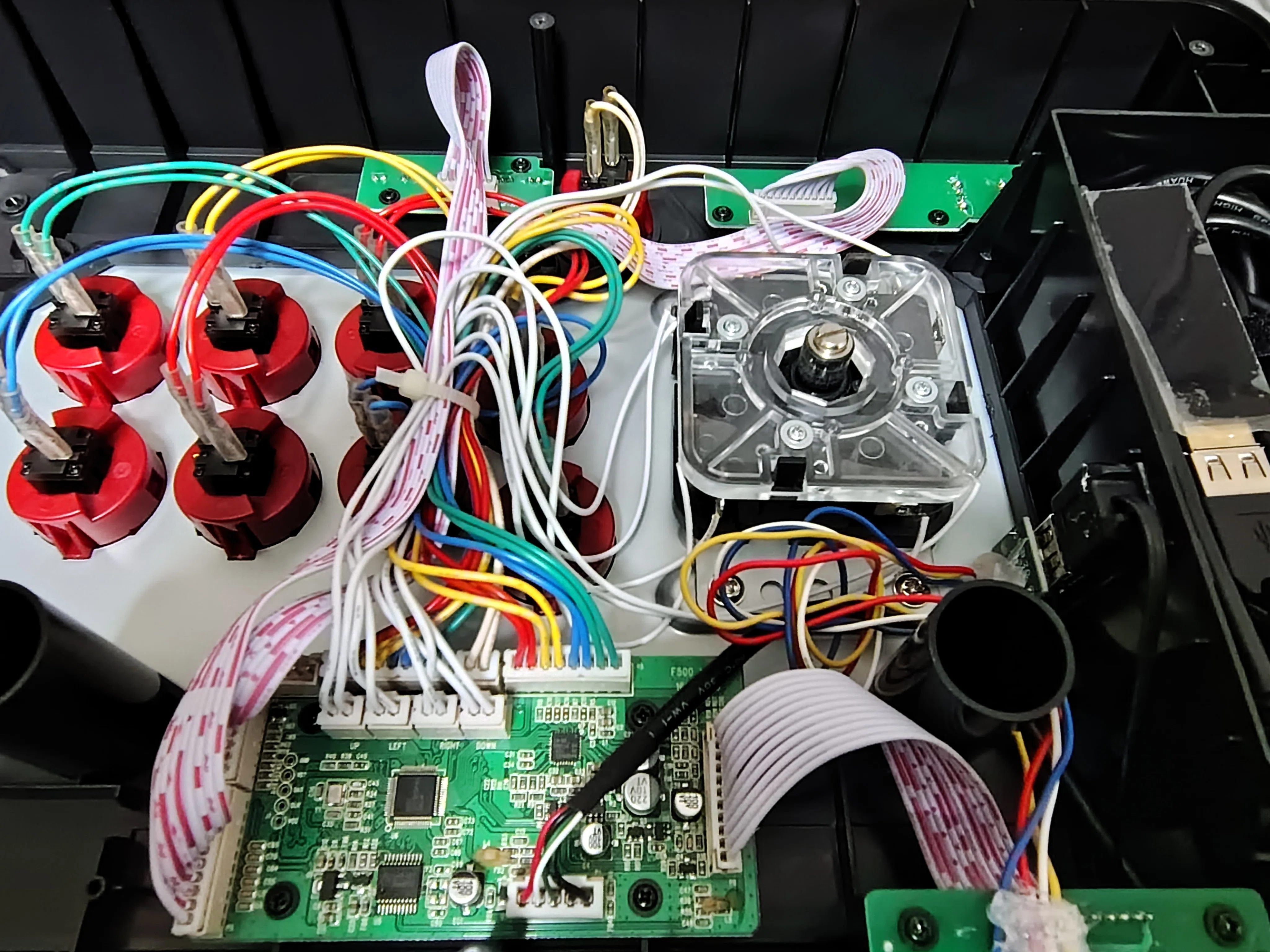 MayflashのジョイスティックF500初期版のUSBポートが前面にあるので