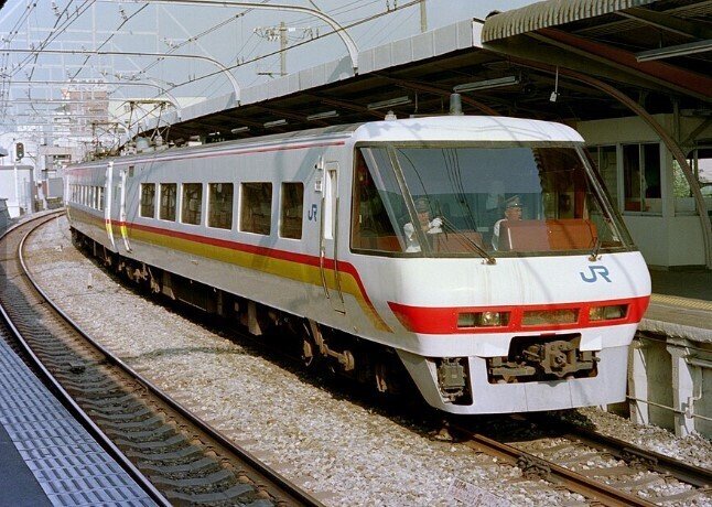 特急くろしお60周年ラッピング「スーパーくろしお」｜つばめ