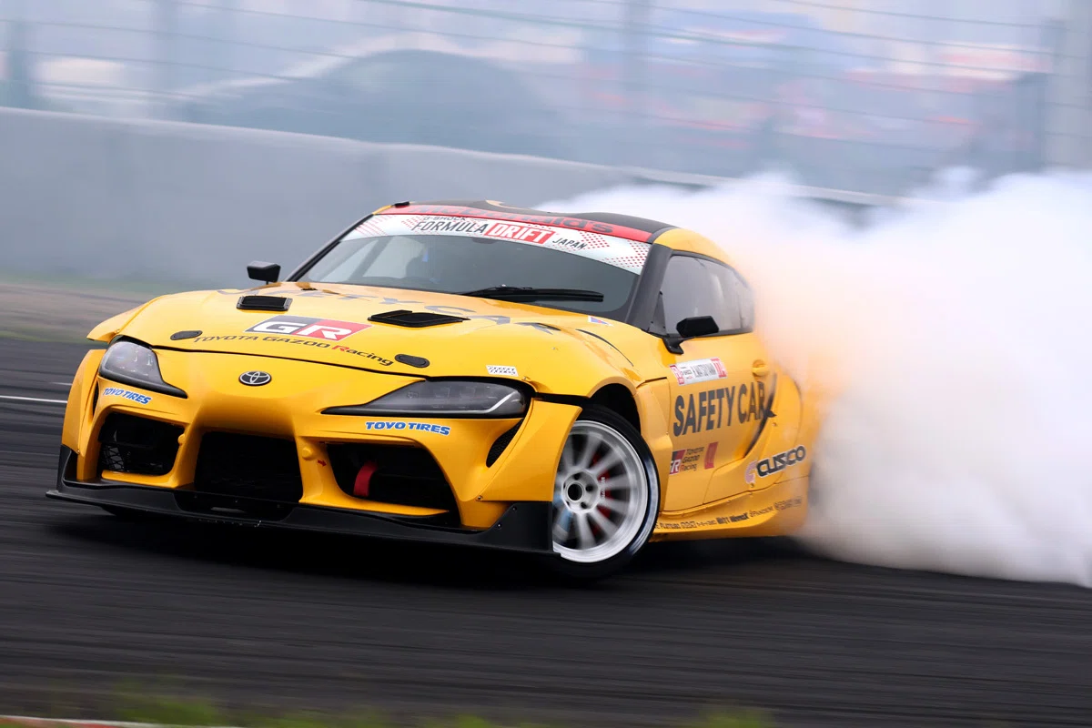 キャノンのちょい古な望遠ズームでスポーツランドSUGOのフォーミュラー