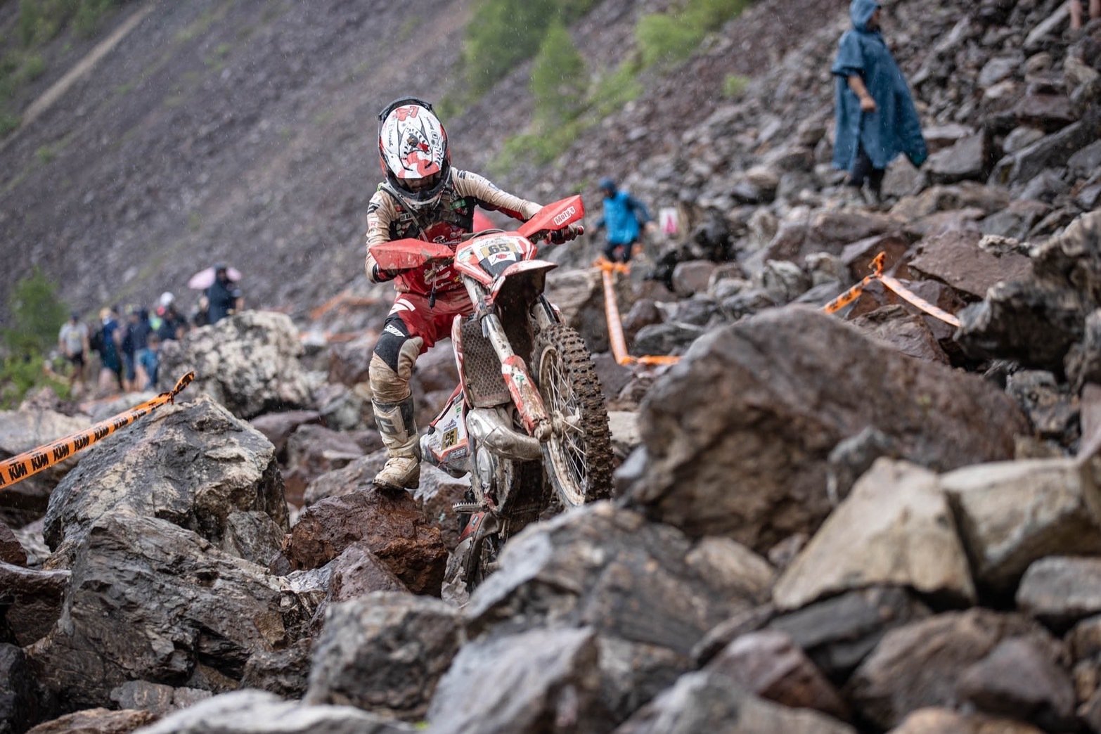 世界一過酷なレース”で自己記録を大幅に更新！「Red Bull Erzbergrodeo