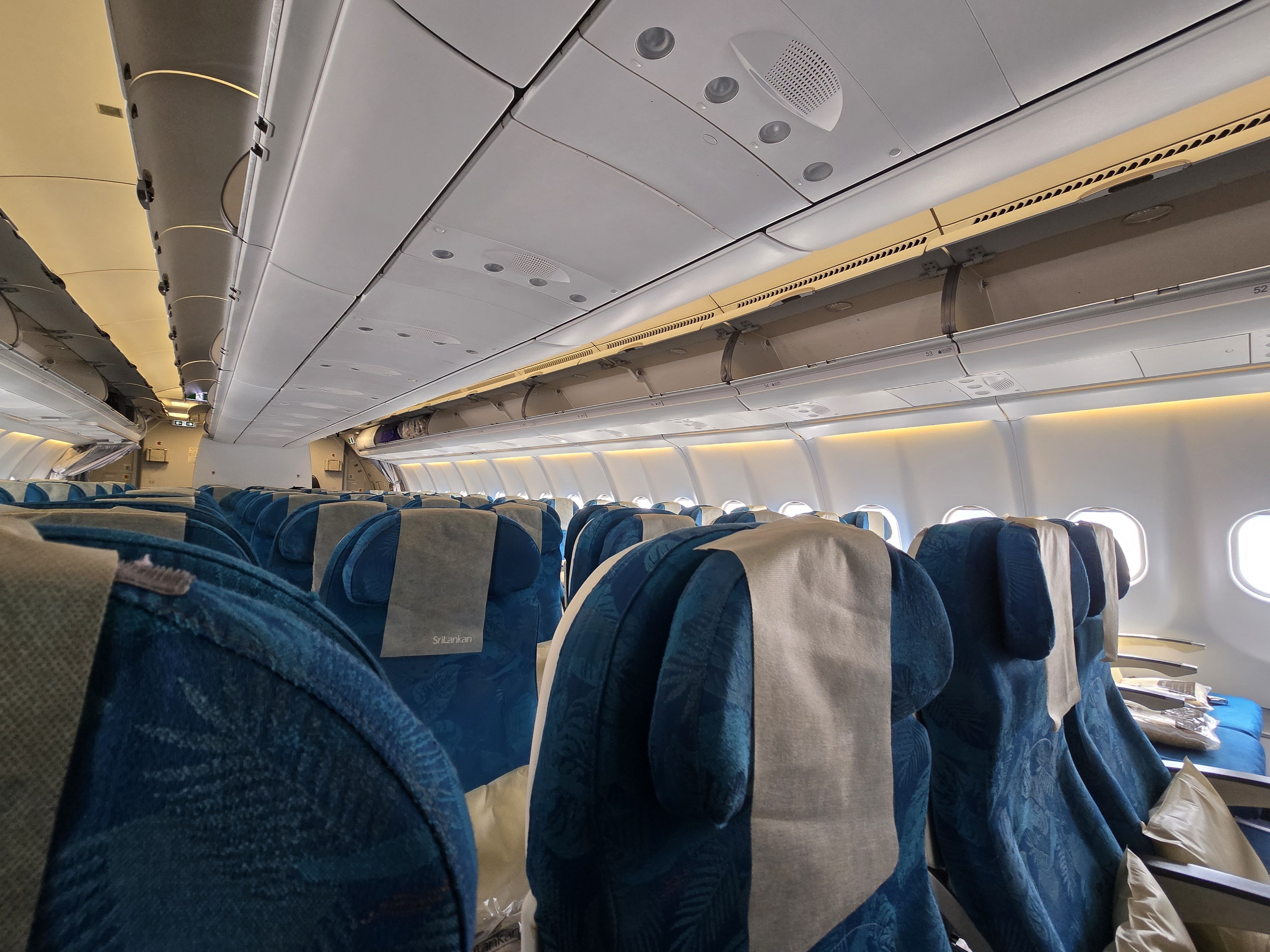 初めての海外出張！スリランカ航空搭乗→入国レポ！｜株式会社ダイキ