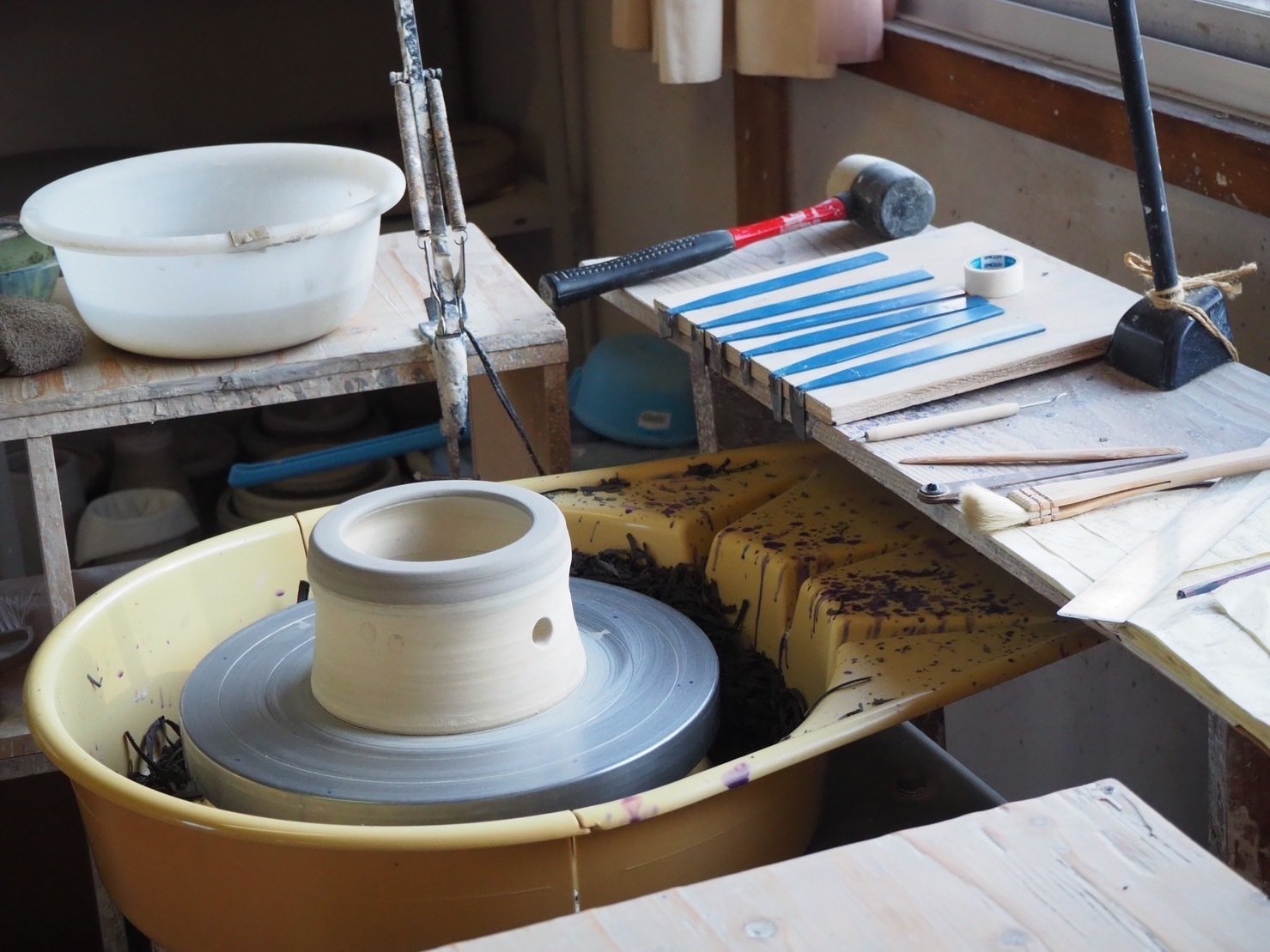 取材日記】つくりての現場から vol.6 ～象嵌により絵付けされた模様の