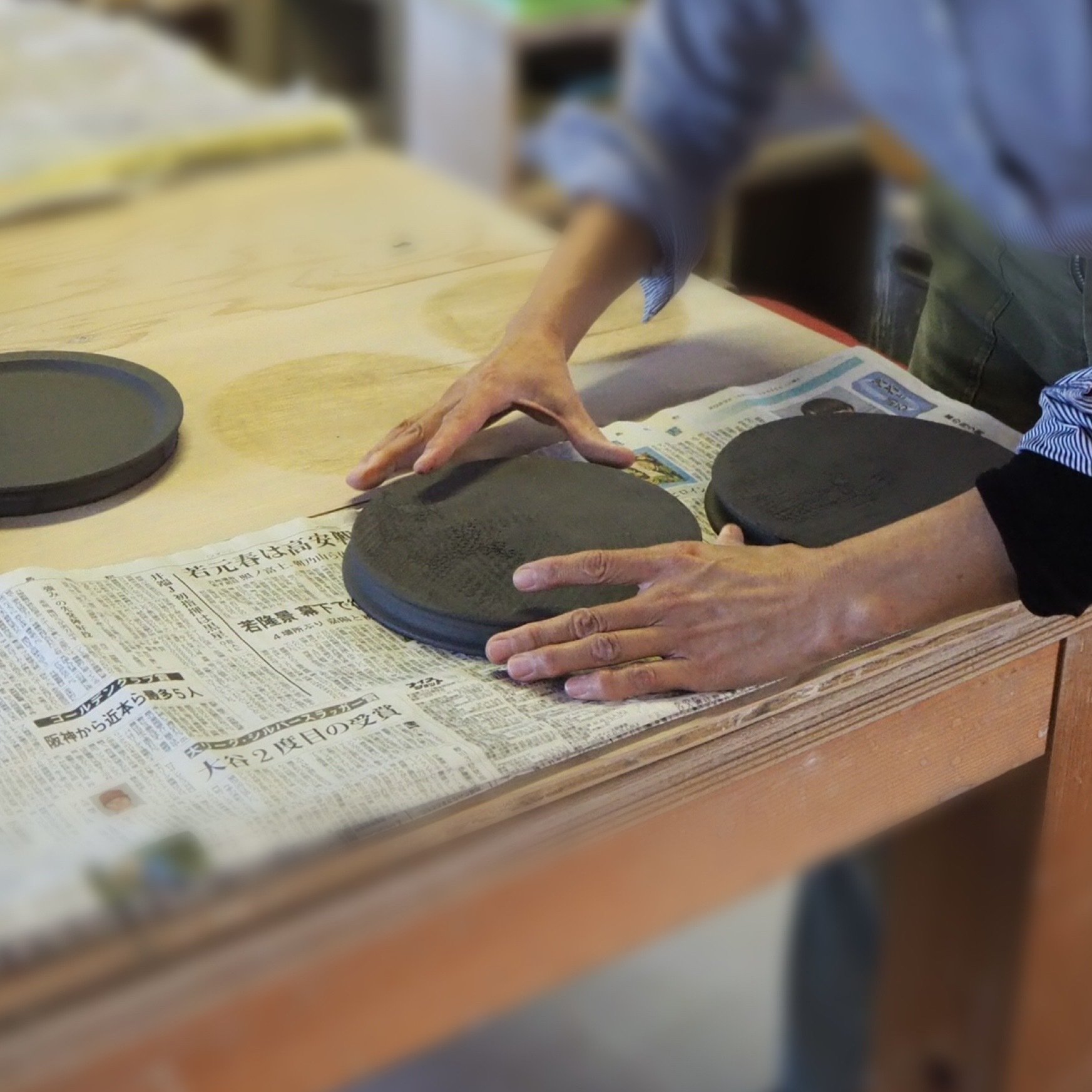 取材日記】つくりての現場から vol.6 ～象嵌により絵付けされた模様の