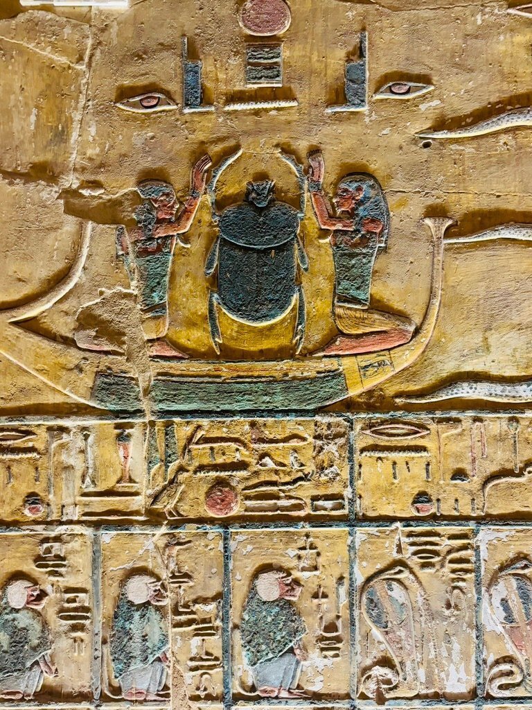 【 エジプト壁画彫刻 】　石灰岩断片　コレクター放出 古代エジプト彫刻の常識を覆す発見！ 墓荒らしが見逃した石像が