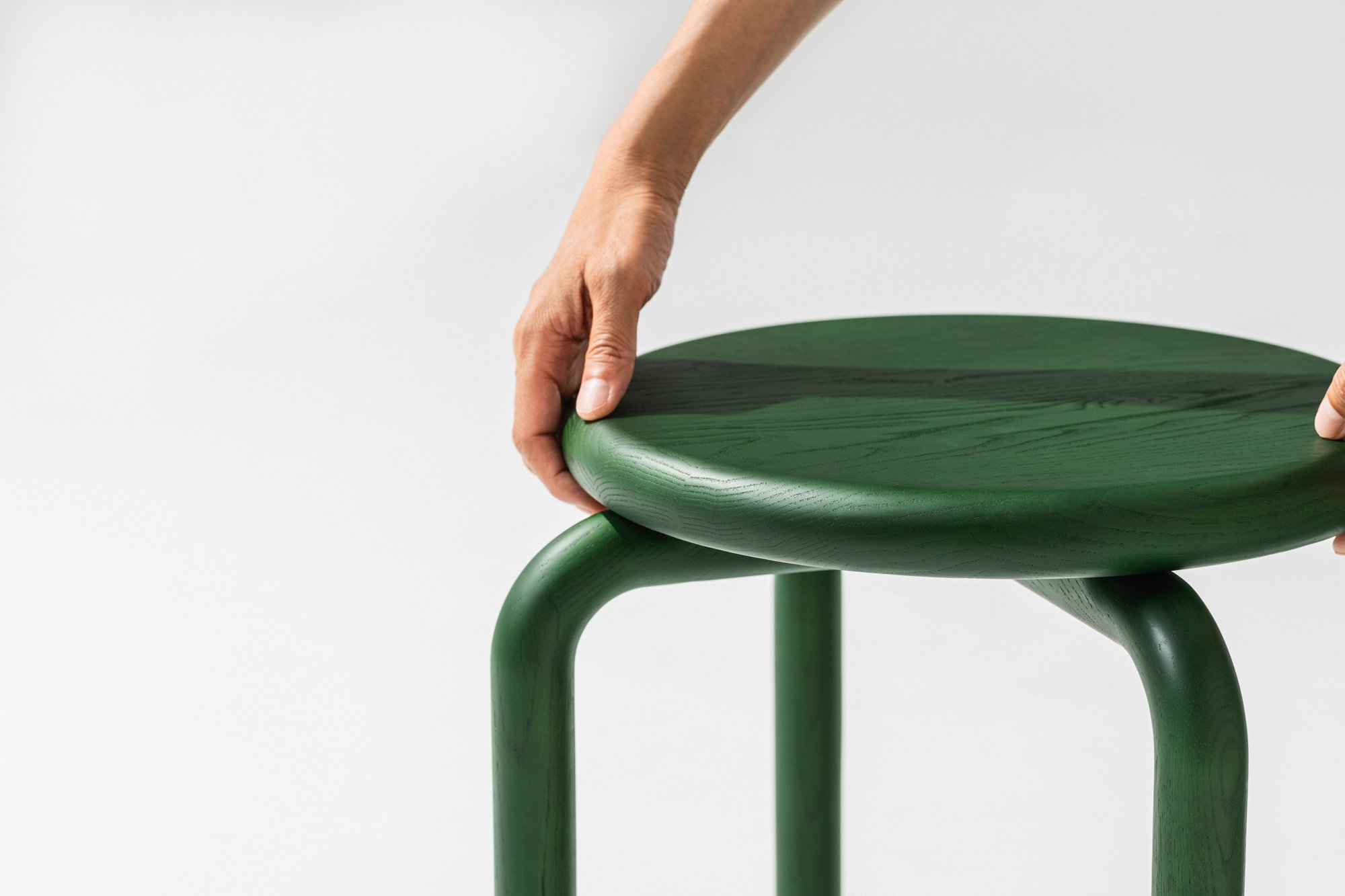 カリモク　グリーンストライプ　あお坊様 やさしさ、つよさを、丁寧に。TENT×カリモク家具の