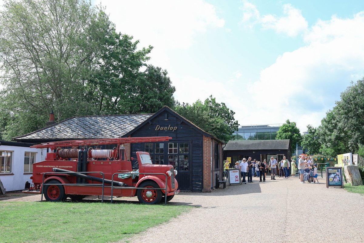 車がテーマのイギリス・ドイツ旅(2) クラシックカーにベンツ…車尽くしの一日｜opensky