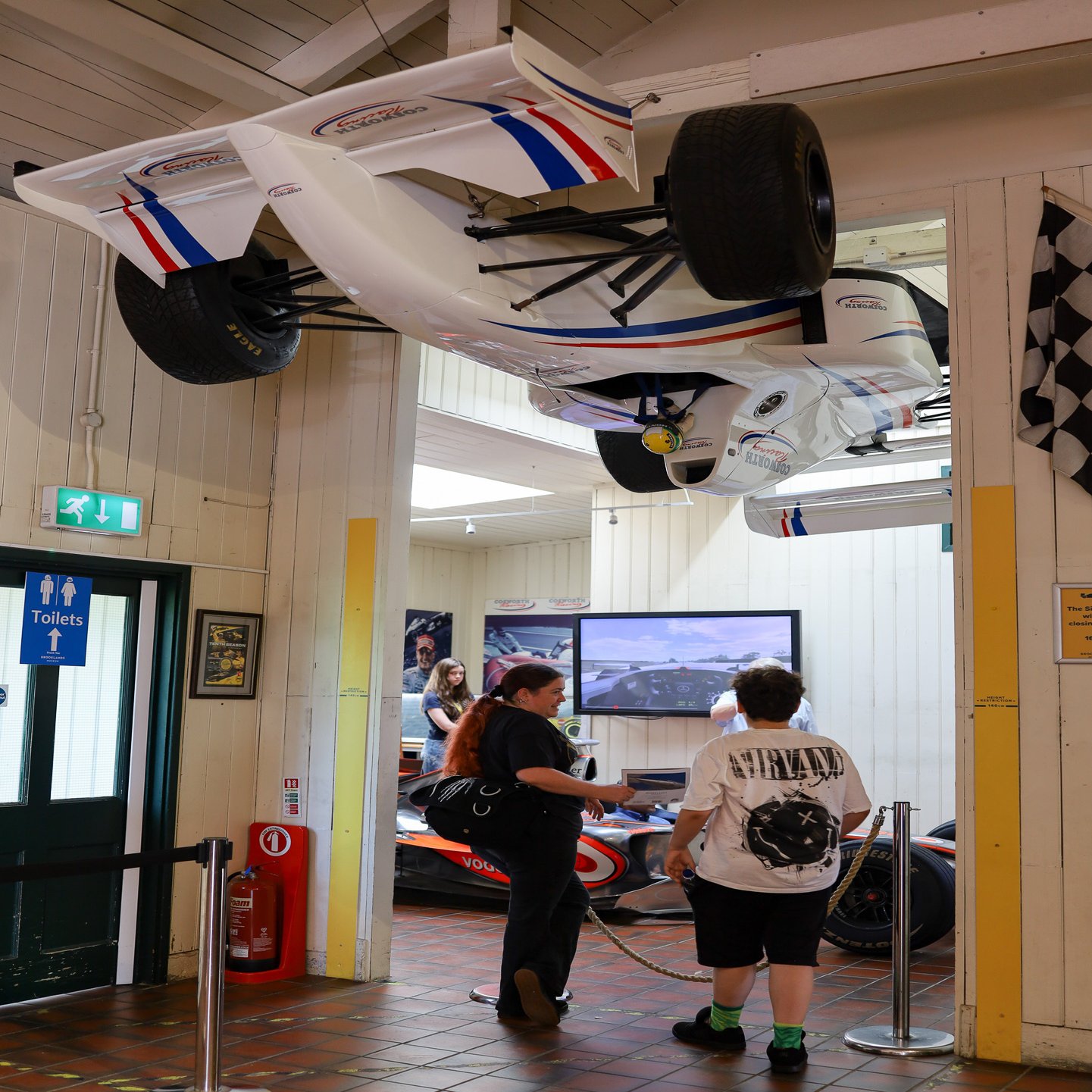 車がテーマのイギリス・ドイツ旅(2) クラシックカーにベンツ…車尽くしの一日｜opensky