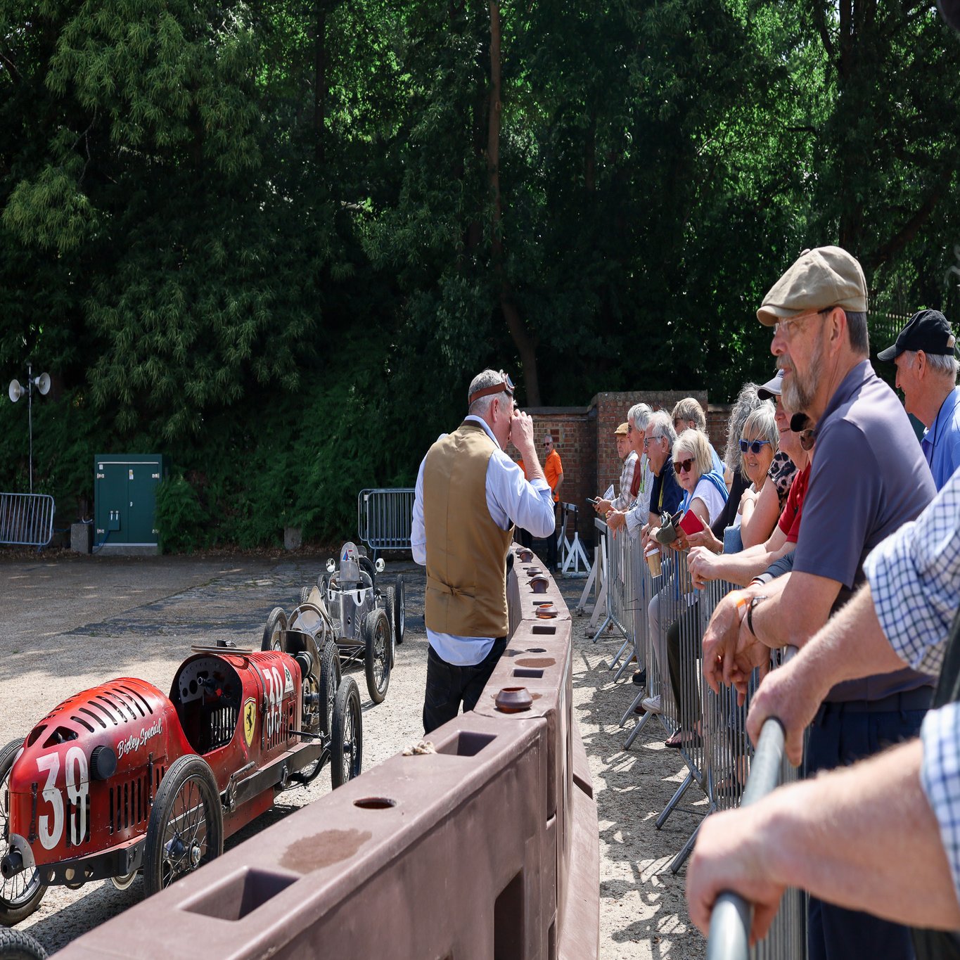 車がテーマのイギリス・ドイツ旅(2) クラシックカーにベンツ…車尽くしの一日｜opensky