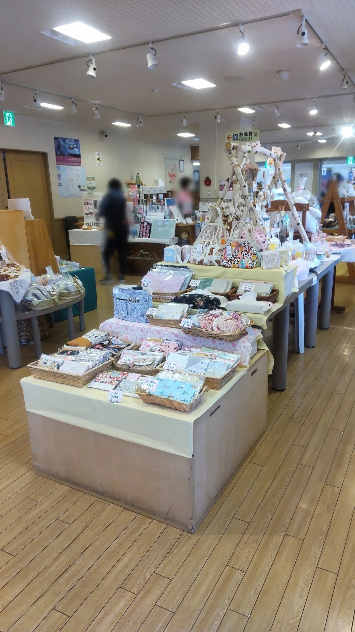 道の駅 香りの里たきのうえの売店内の写真