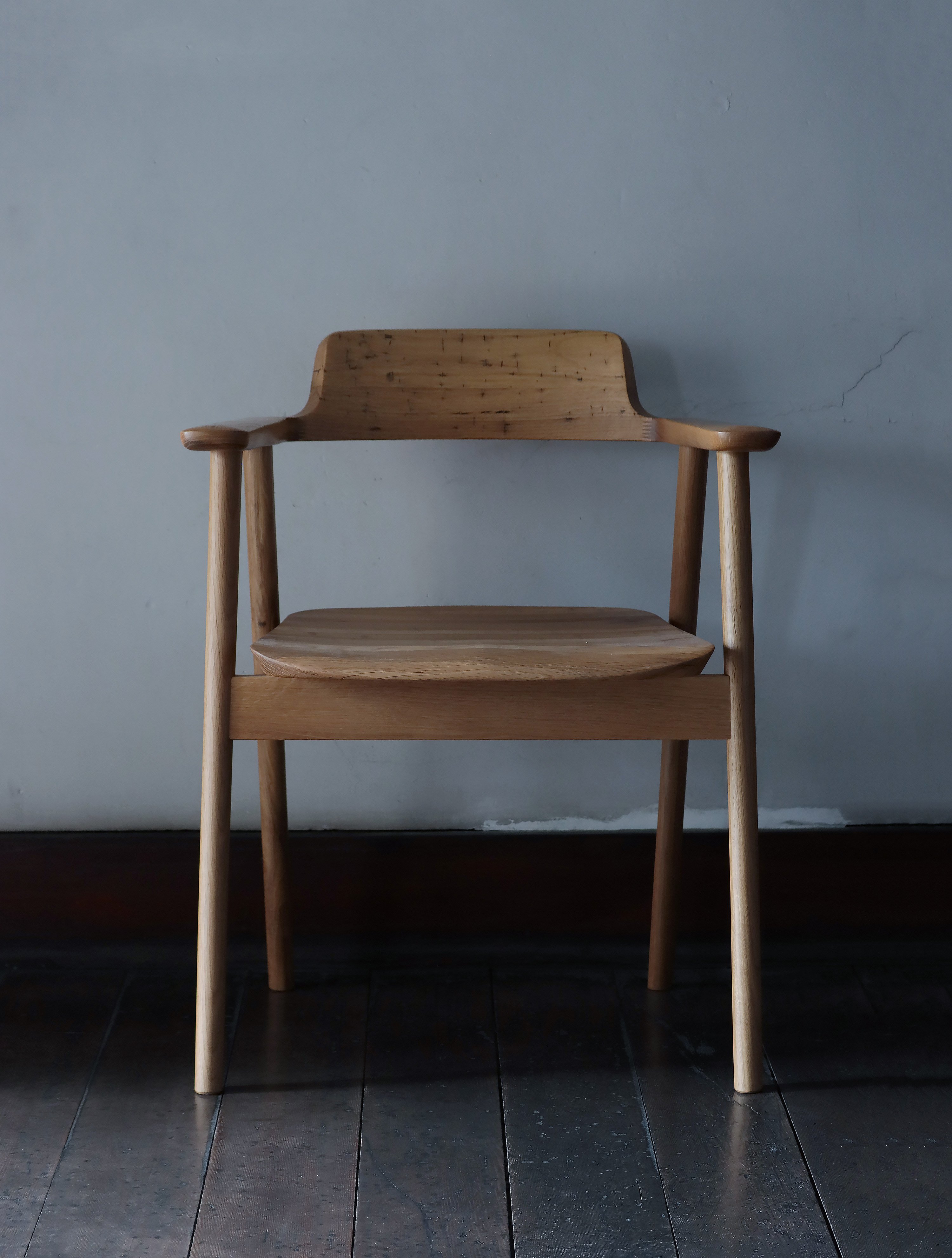 ナラ枯れした里山の再生に繋げる椅子 - SHIGA CHAIR -｜草々 Life&Crafts