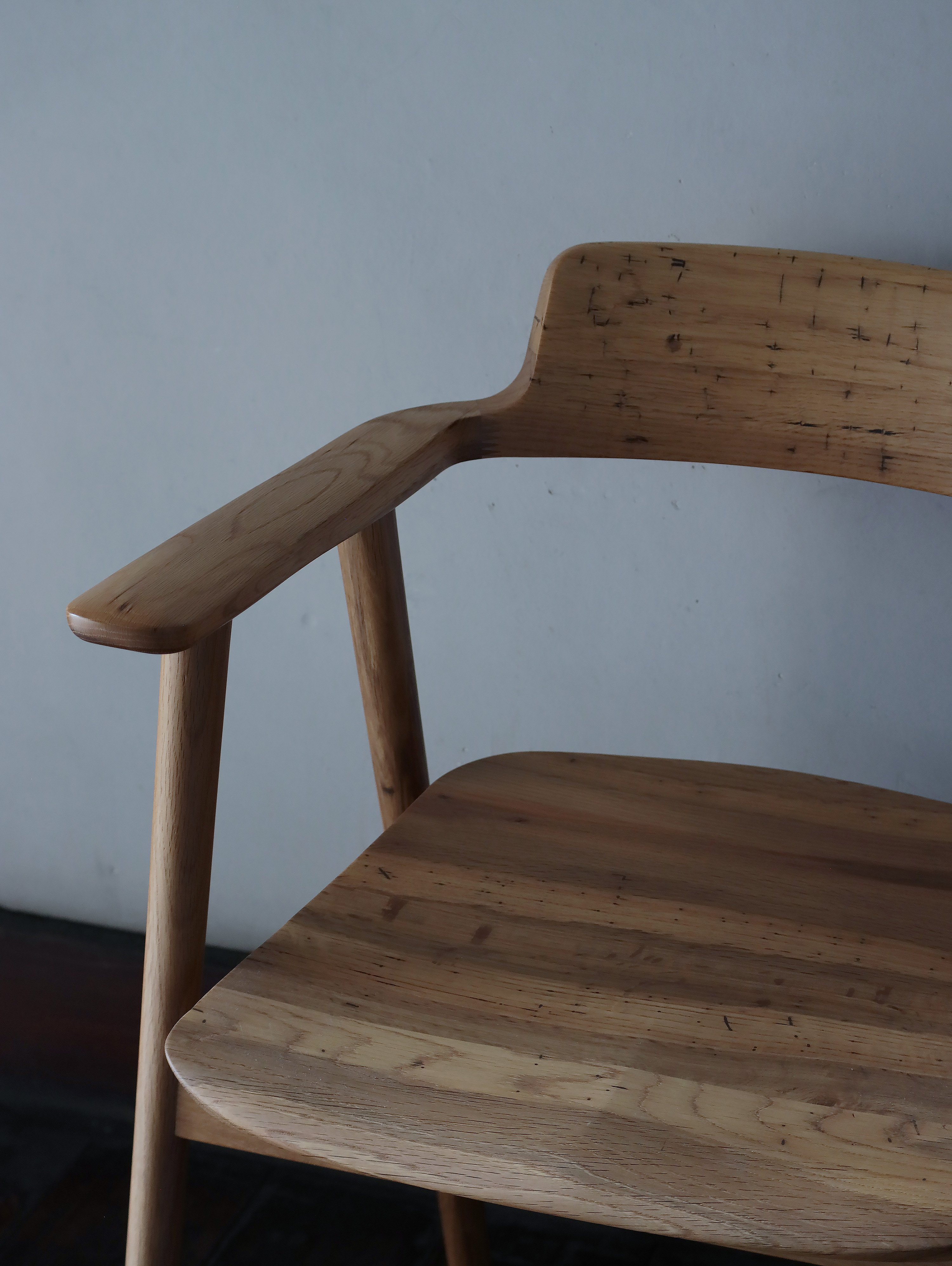 ナラ枯れした里山の再生に繋げる椅子 - SHIGA CHAIR -｜草々 Life&Crafts