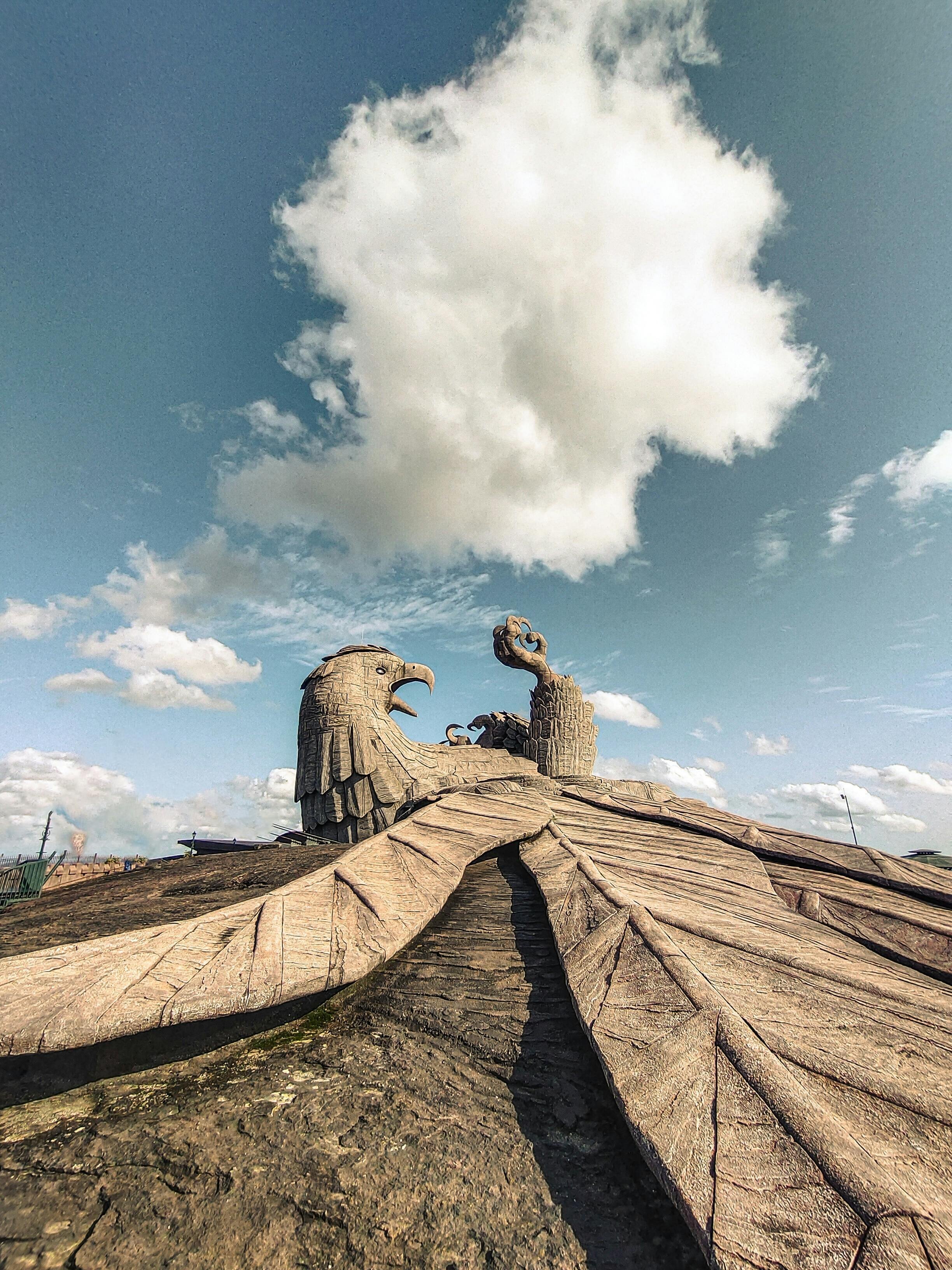 インドの巨大鳥像について｜キリホ