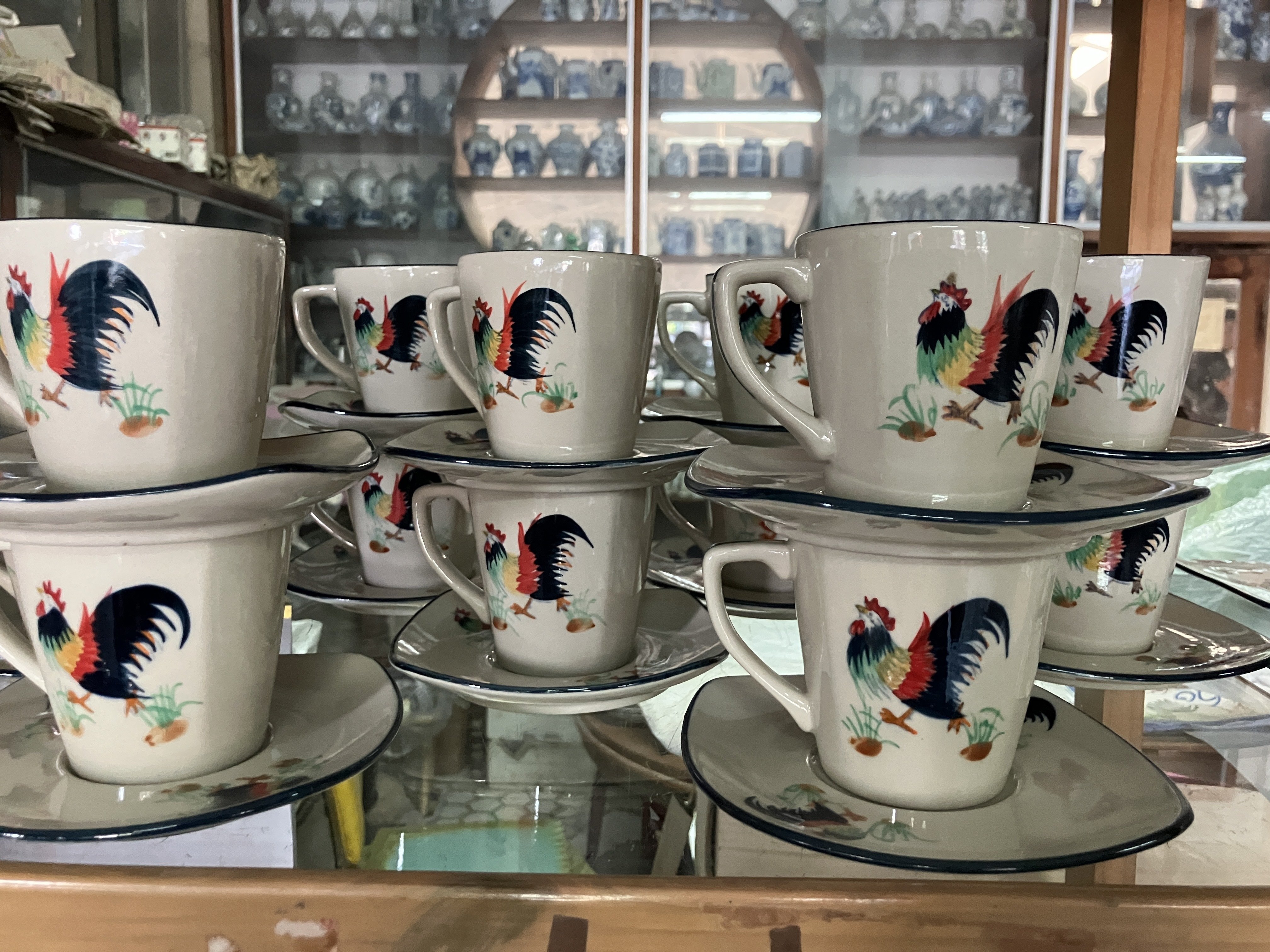 タイ】国を越えて愛される伝統工芸 鶏陶器｜トモ・コーポレーション