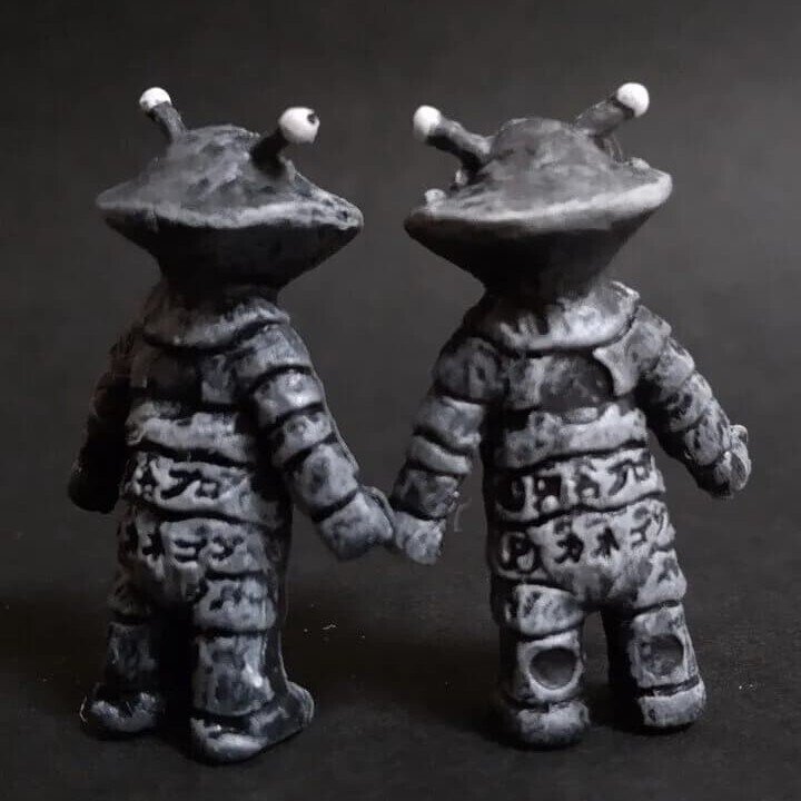 カネゴン／丸越／モノクロ】怪獣消しゴムを塗る！｜レイレイ